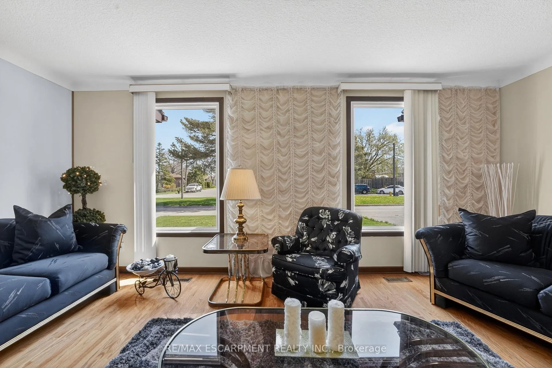 Photo 8 of 13 Cascade Court, St. Catharines, Secord Woods — HOMEH