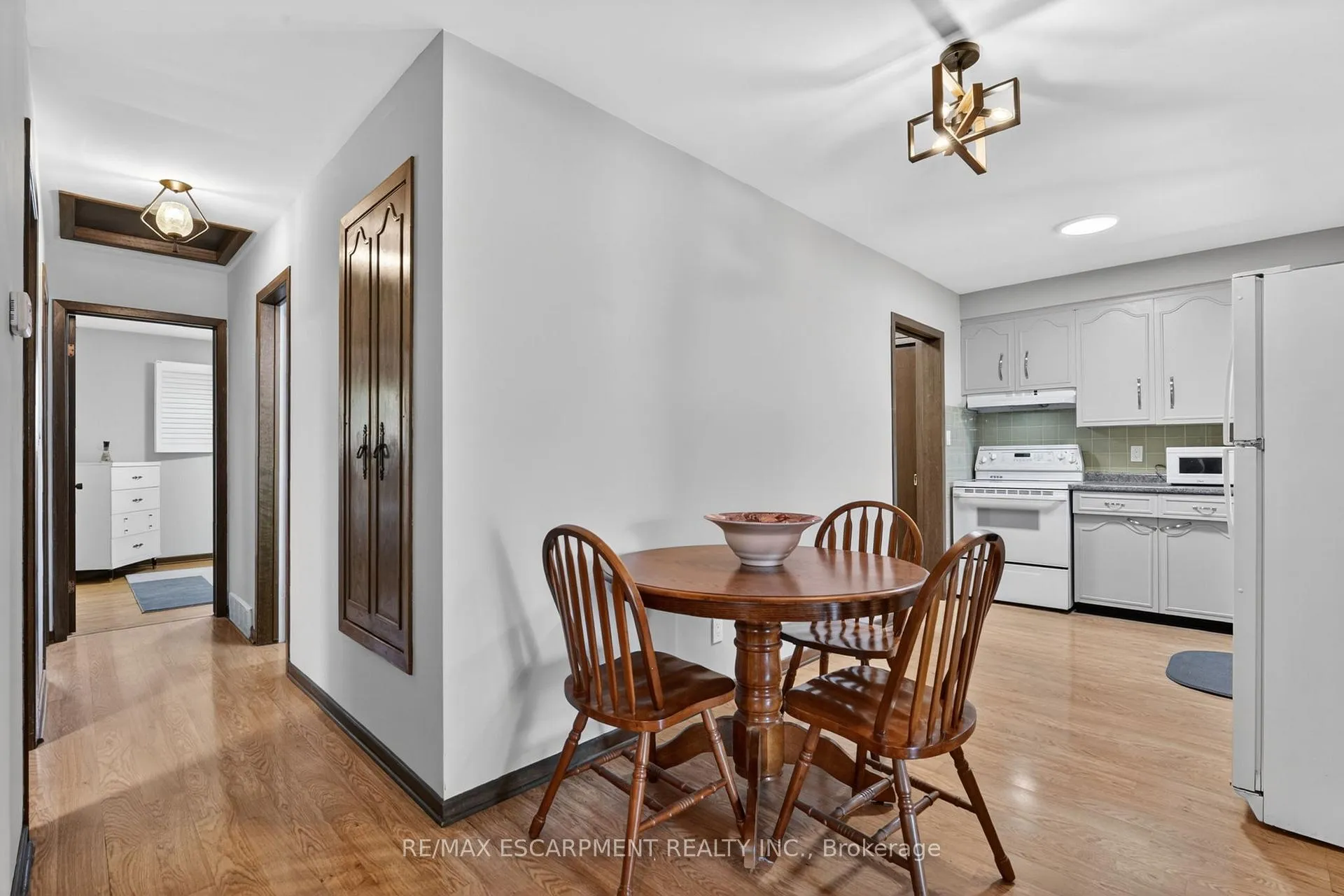Photo 11 of 13 Cascade Court, St. Catharines, Secord Woods — HOMEH
