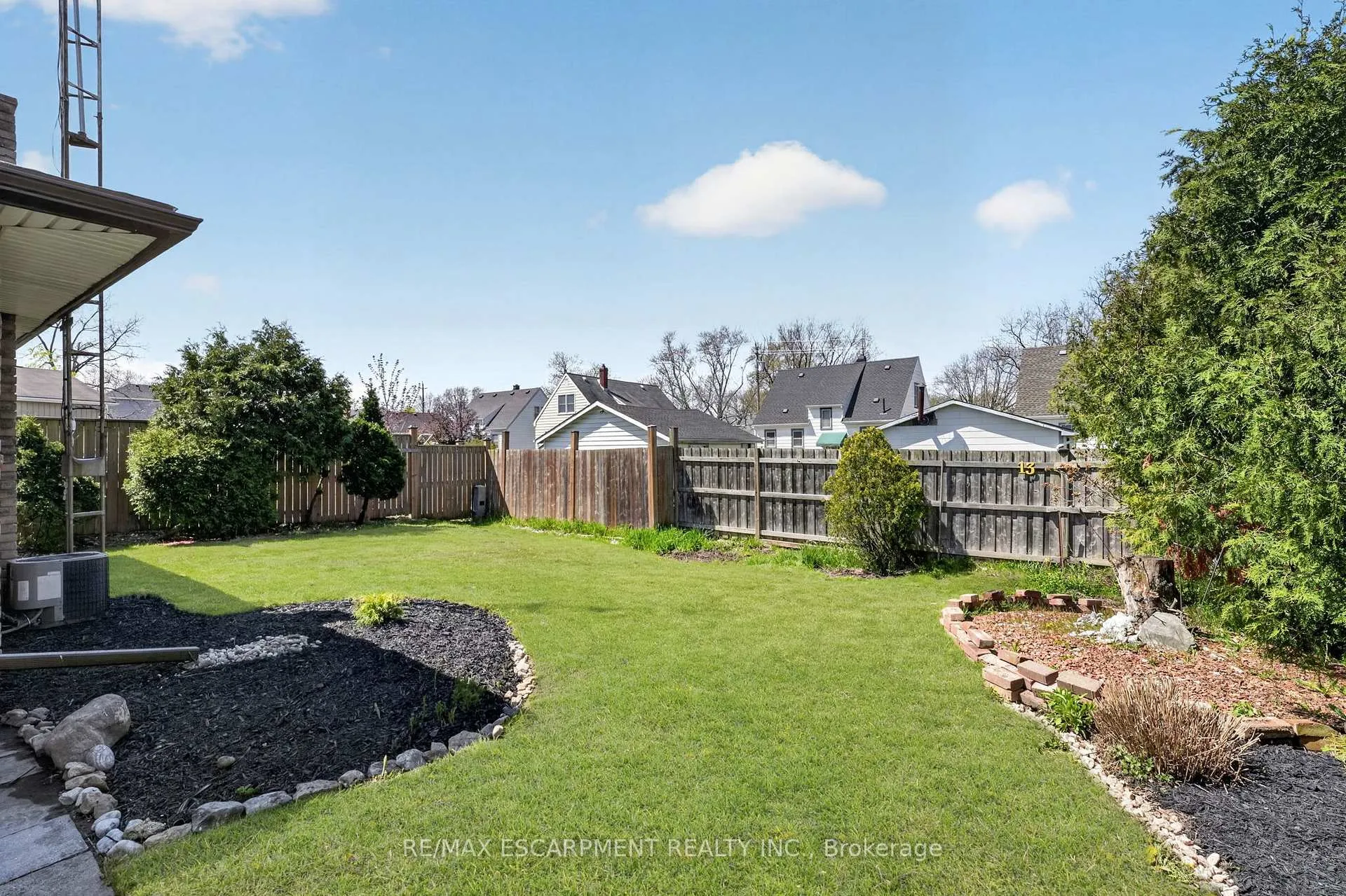 Photo 32 of 13 Cascade Court, St. Catharines, Secord Woods — HOMEH
