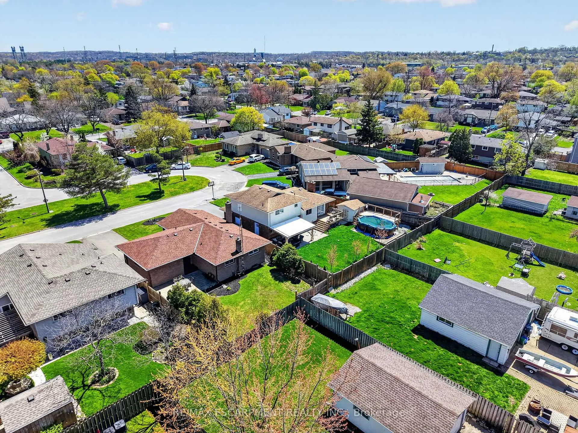 Photo 35 of 13 Cascade Court, St. Catharines, Secord Woods — HOMEH