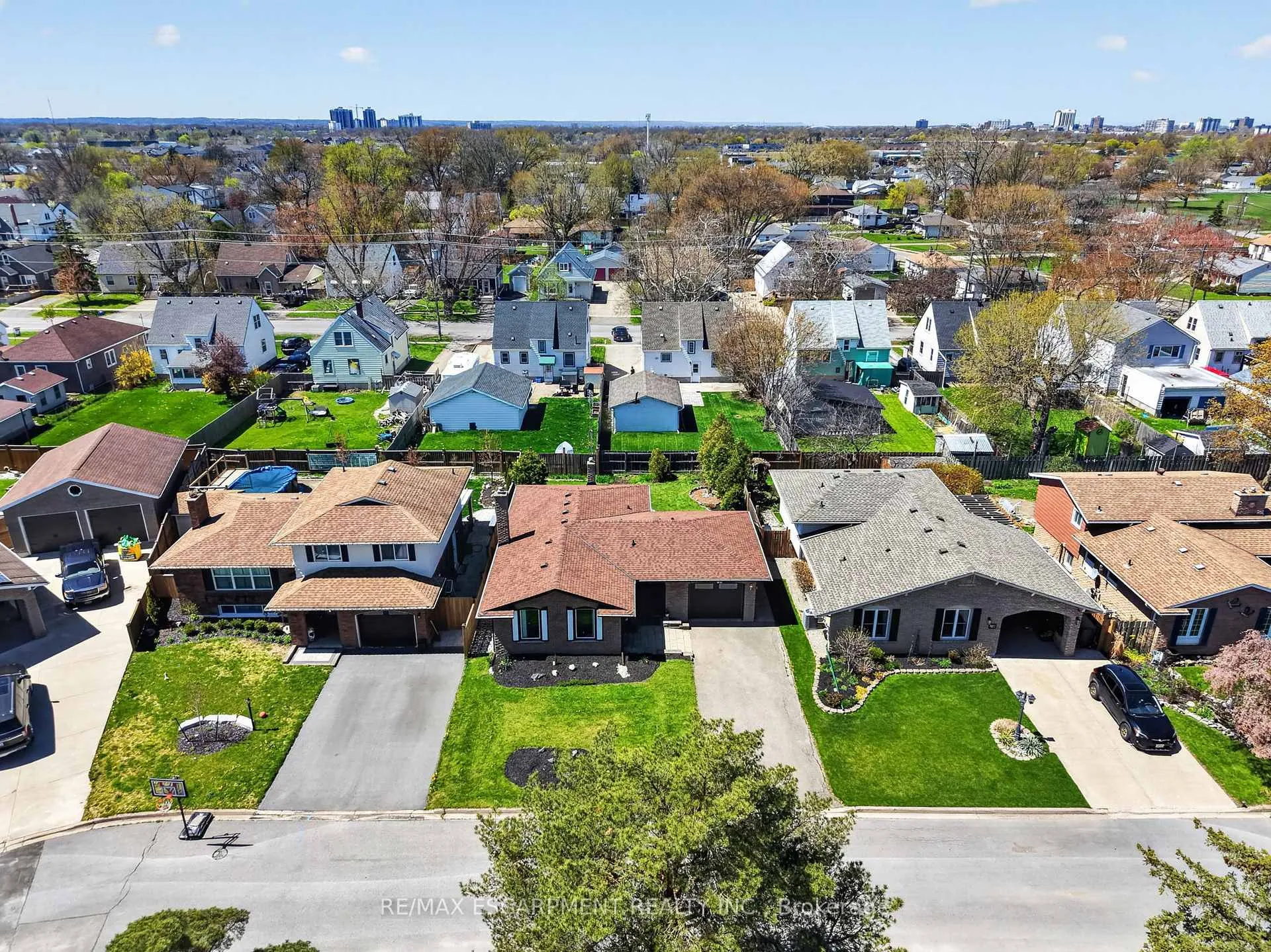 Photo 39 of 13 Cascade Court, St. Catharines, Secord Woods — HOMEH