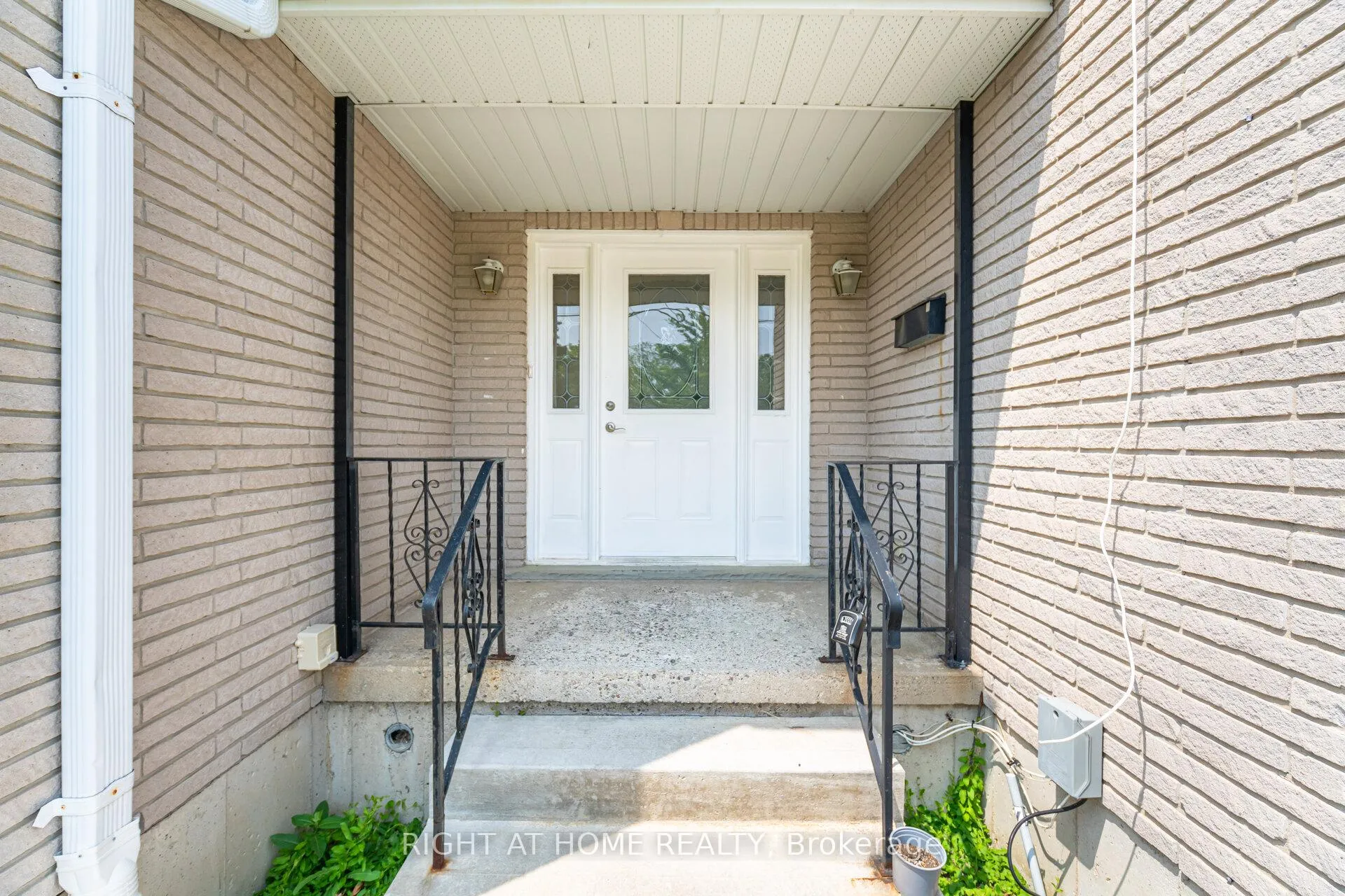 Photo 4 of 50 Albemarle Street, Brantford — HOMEH