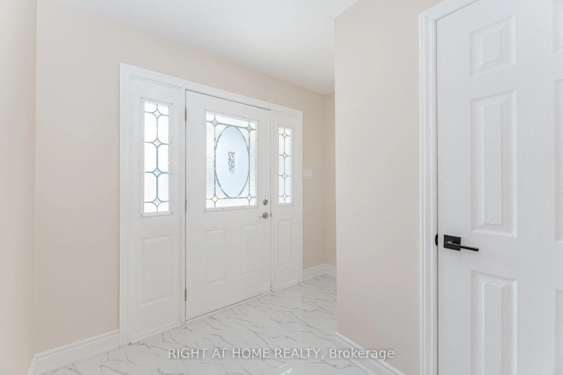 Photo 5 of 50 Albemarle Street, Brantford — HOMEH