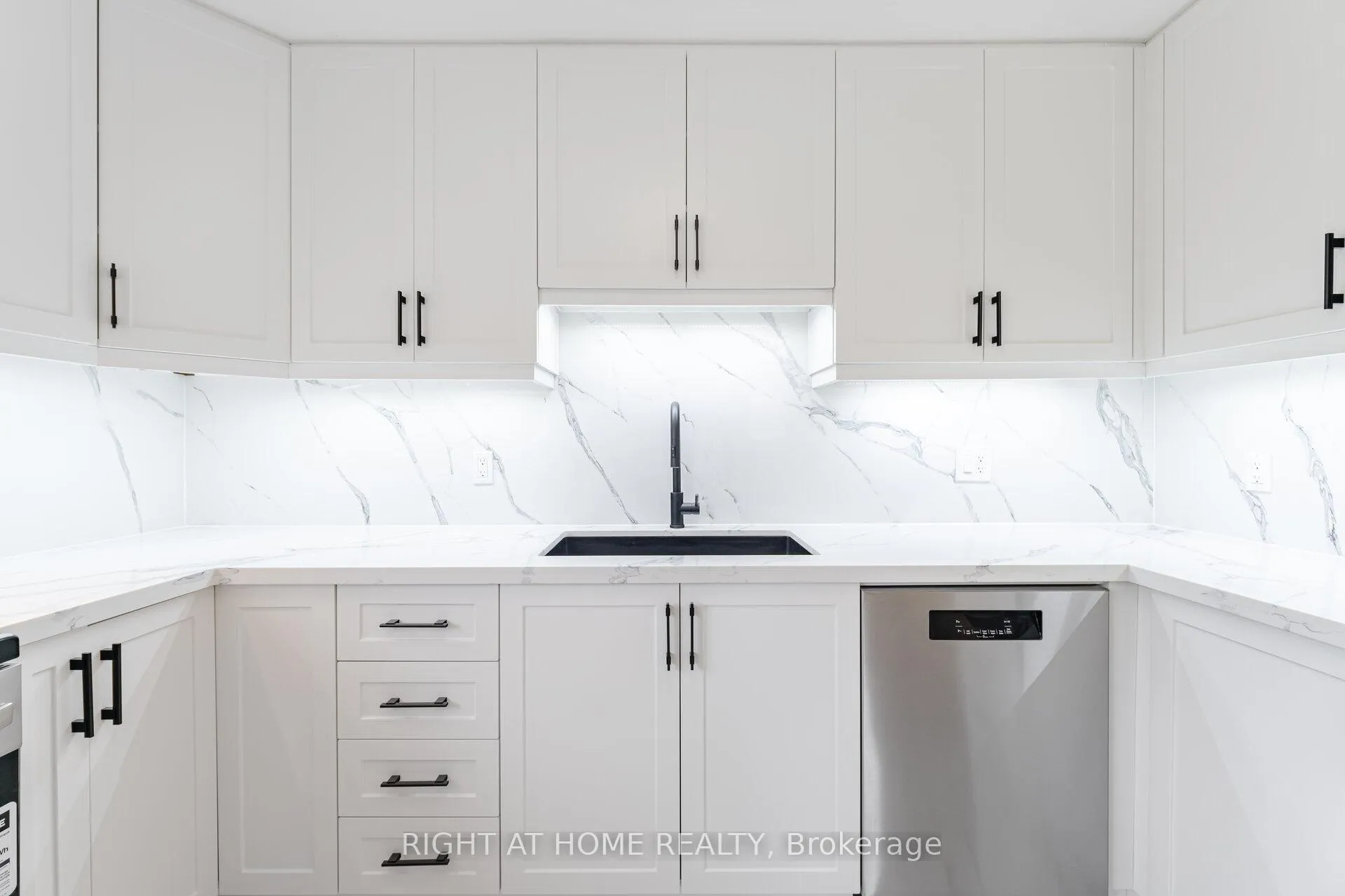 Photo 10 of 50 Albemarle Street, Brantford — HOMEH