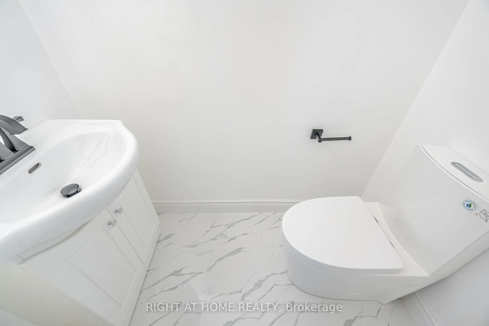 Photo 12 of 50 Albemarle Street, Brantford — HOMEH
