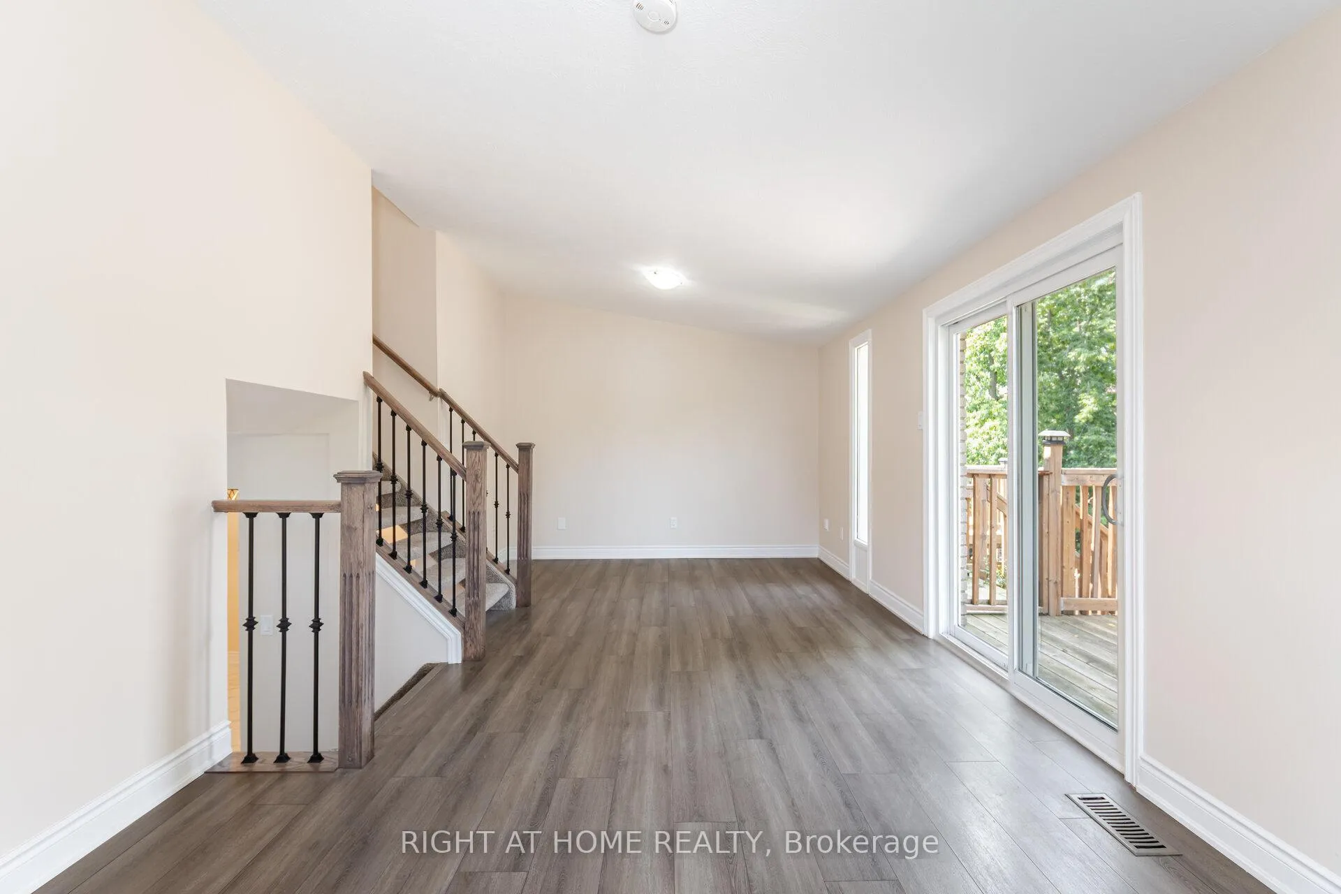 Photo 15 of 50 Albemarle Street, Brantford — HOMEH