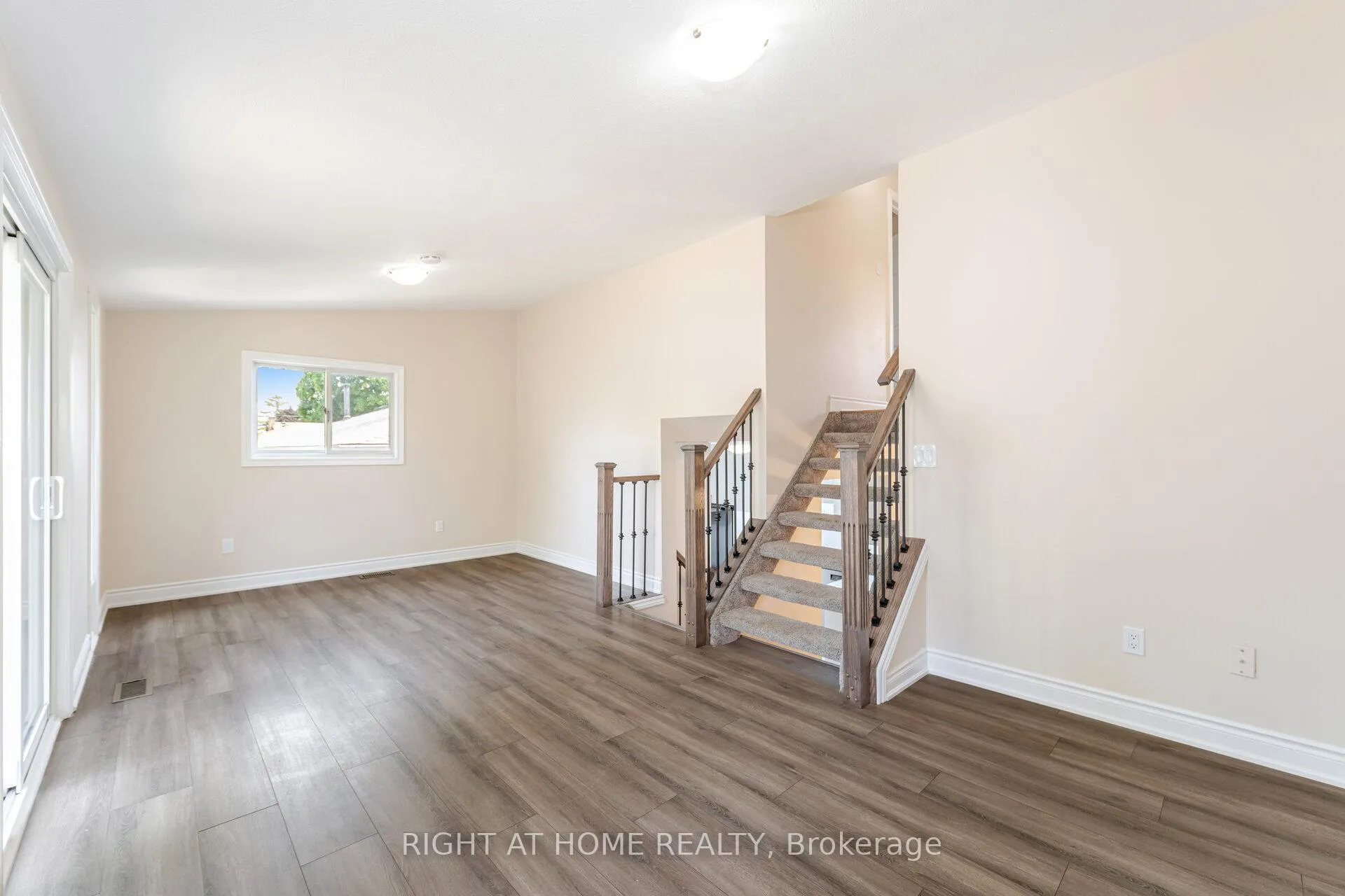 Photo 17 of 50 Albemarle Street, Brantford — HOMEH