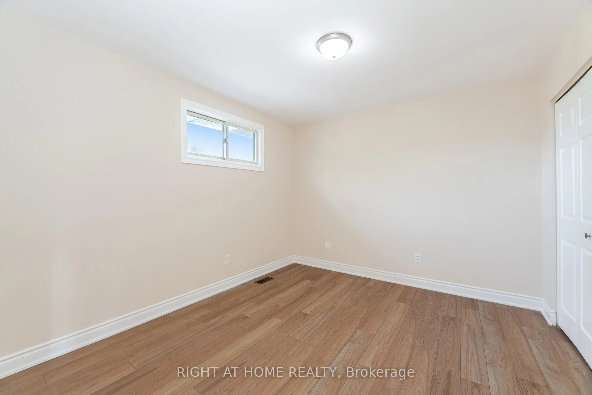 Photo 21 of 50 Albemarle Street, Brantford — HOMEH