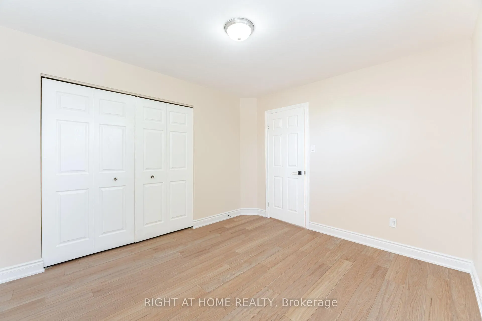 Photo 22 of 50 Albemarle Street, Brantford — HOMEH