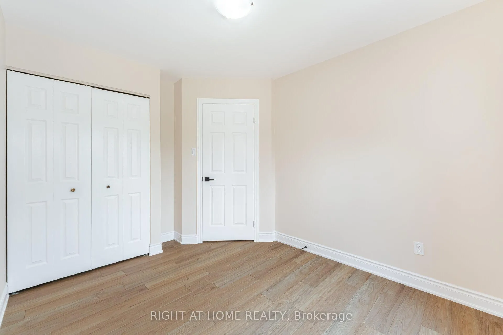 Photo 24 of 50 Albemarle Street, Brantford — HOMEH