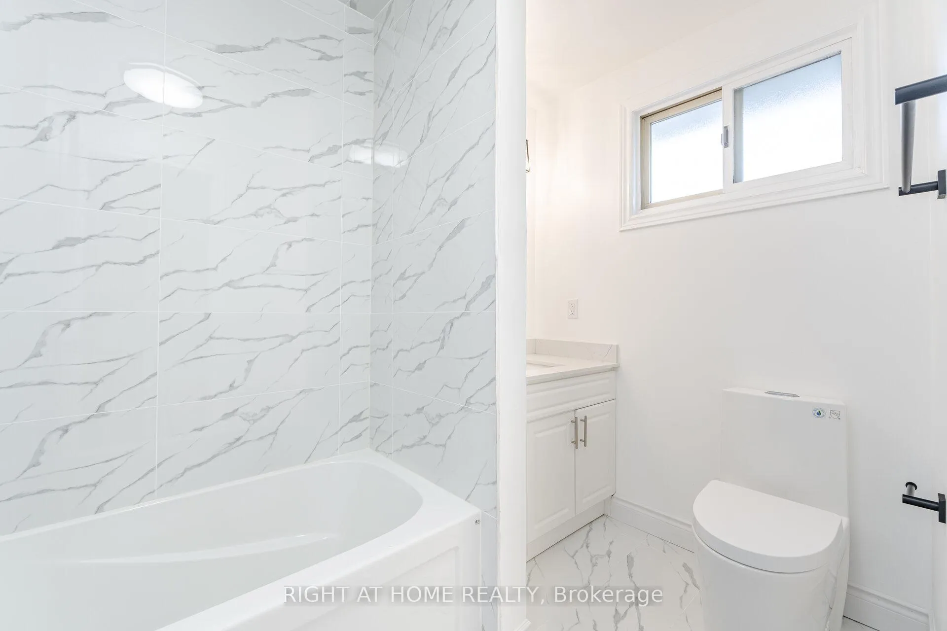 Photo 25 of 50 Albemarle Street, Brantford — HOMEH