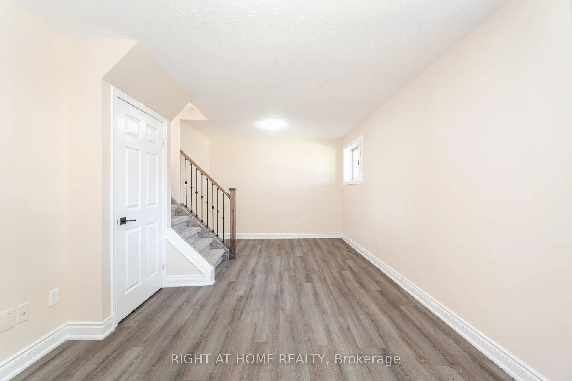 Photo 28 of 50 Albemarle Street, Brantford — HOMEH
