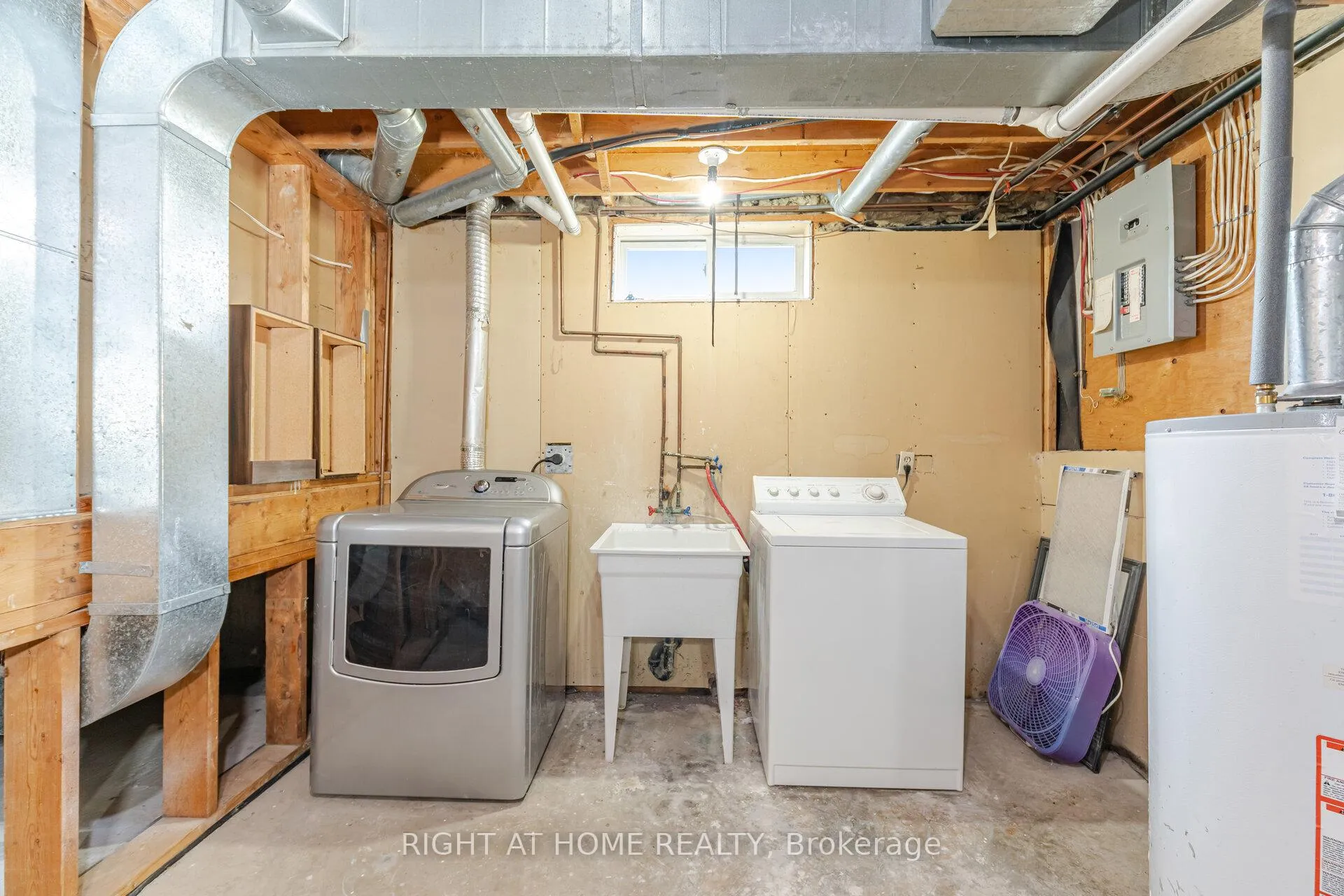 Photo 32 of 50 Albemarle Street, Brantford — HOMEH