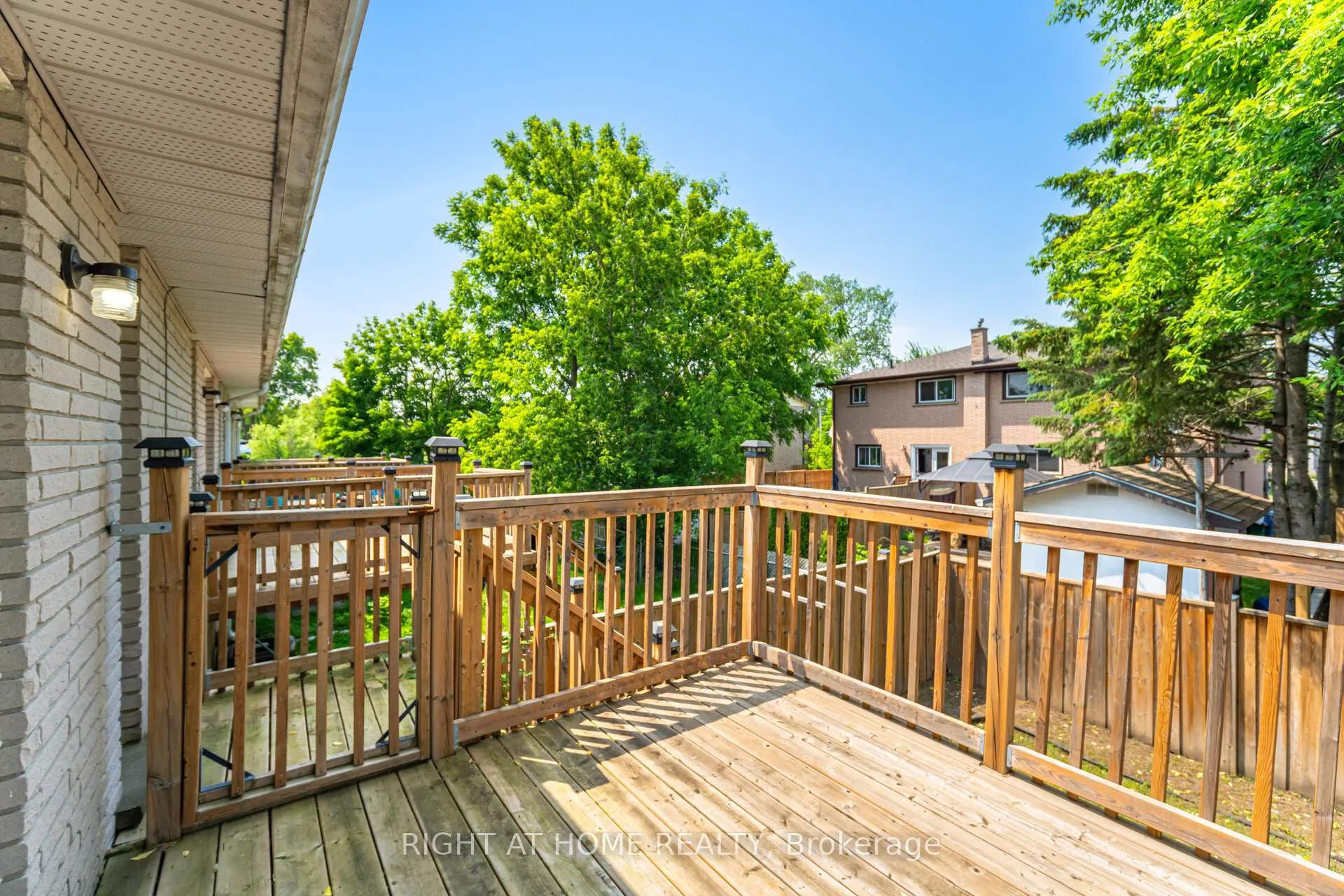 Photo 35 of 50 Albemarle Street, Brantford — HOMEH