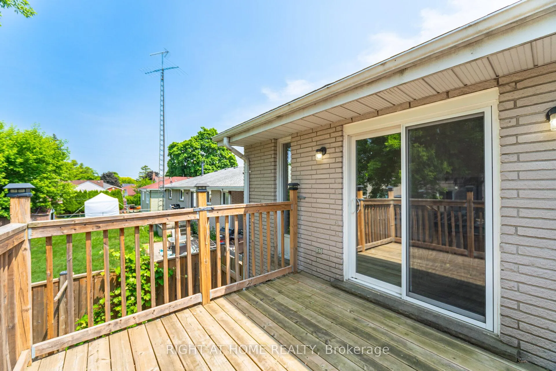 Photo 36 of 50 Albemarle Street, Brantford — HOMEH