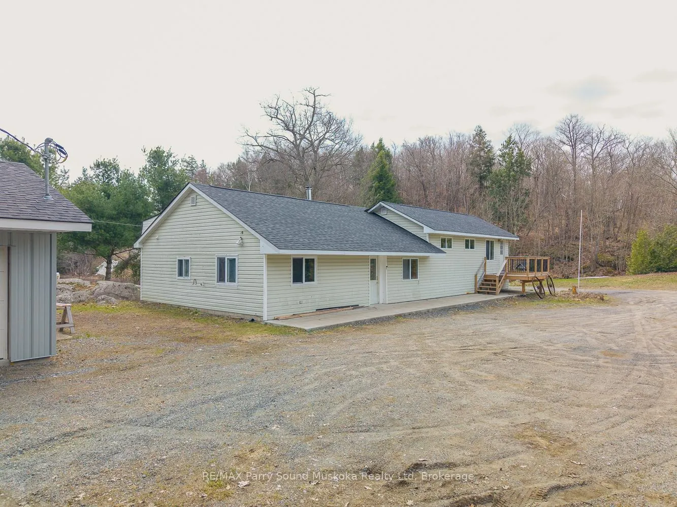 Photo 4 of 92 Blue Lake Road, Seguin — HOMEH