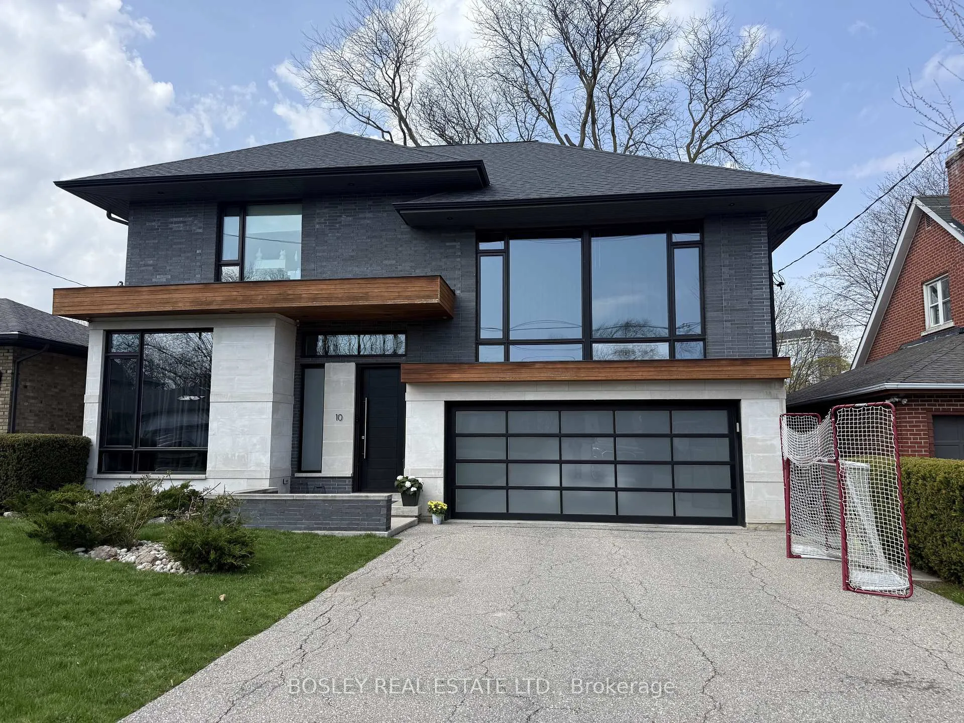 Photo 1 of 10 Graystone Gardens, Etobicoke, Islington-City Centre West — HOMEH
