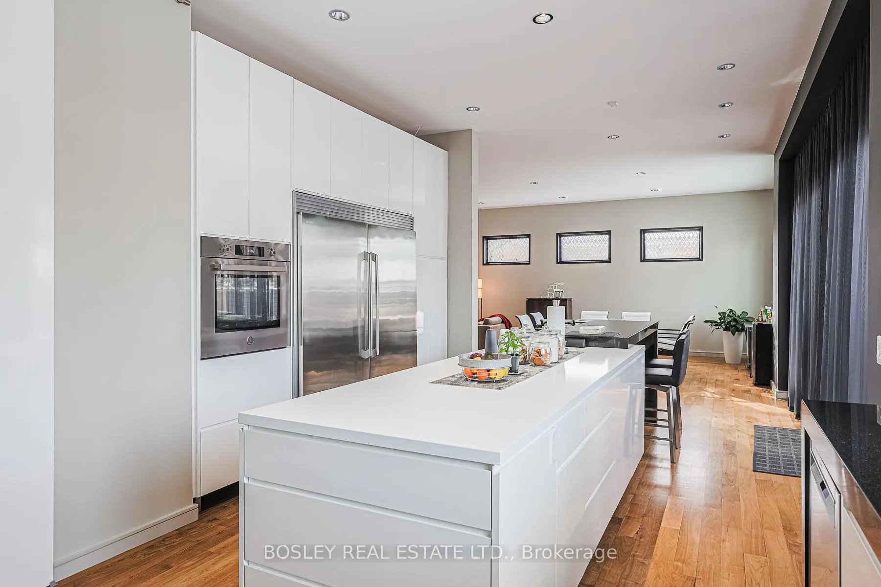 Photo 8 of 10 Graystone Gardens, Etobicoke, Islington-City Centre West — HOMEH