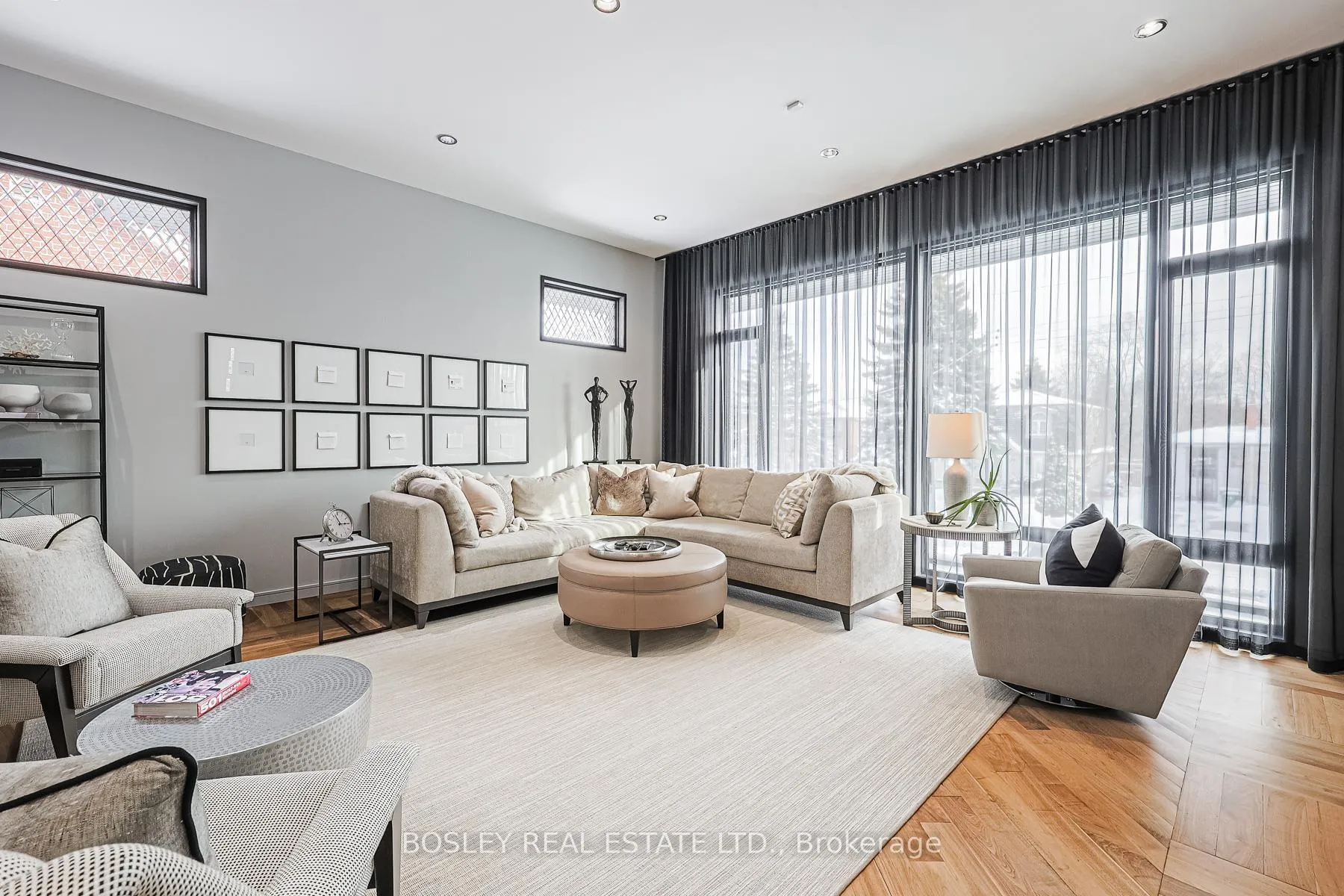 Photo 9 of 10 Graystone Gardens, Etobicoke, Islington-City Centre West — HOMEH