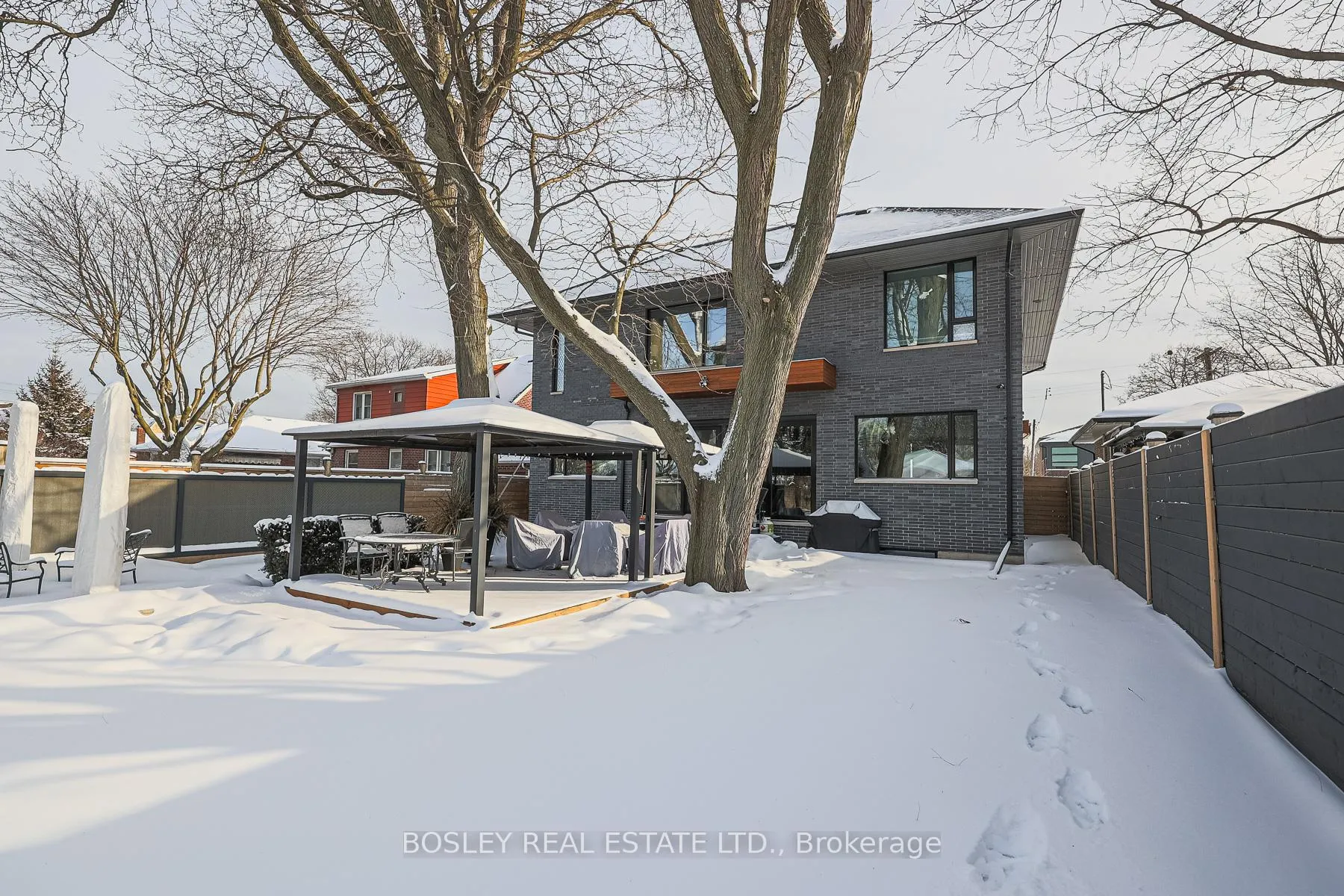 Photo 19 of 10 Graystone Gardens, Etobicoke, Islington-City Centre West — HOMEH