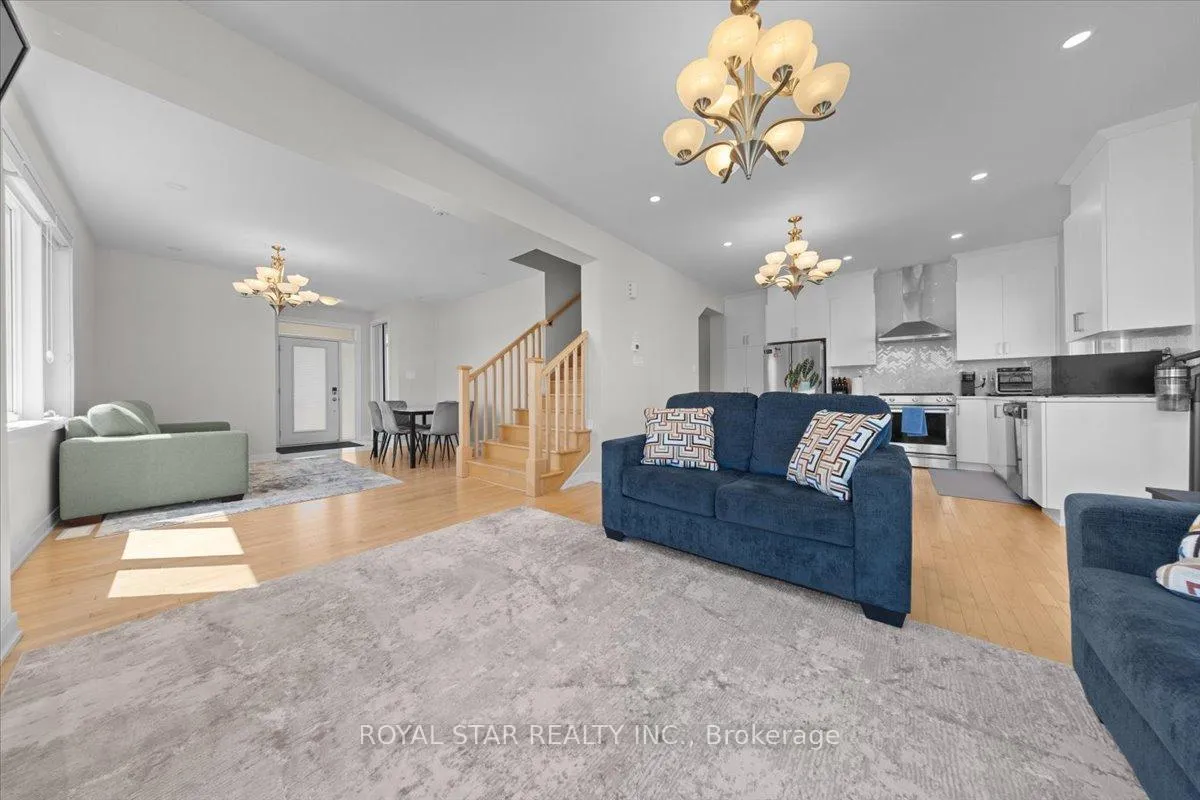 Photo 4 of 2021 Elevation Road, Ottawa, Barrhaven - Half Moon Bay — HOMEH
