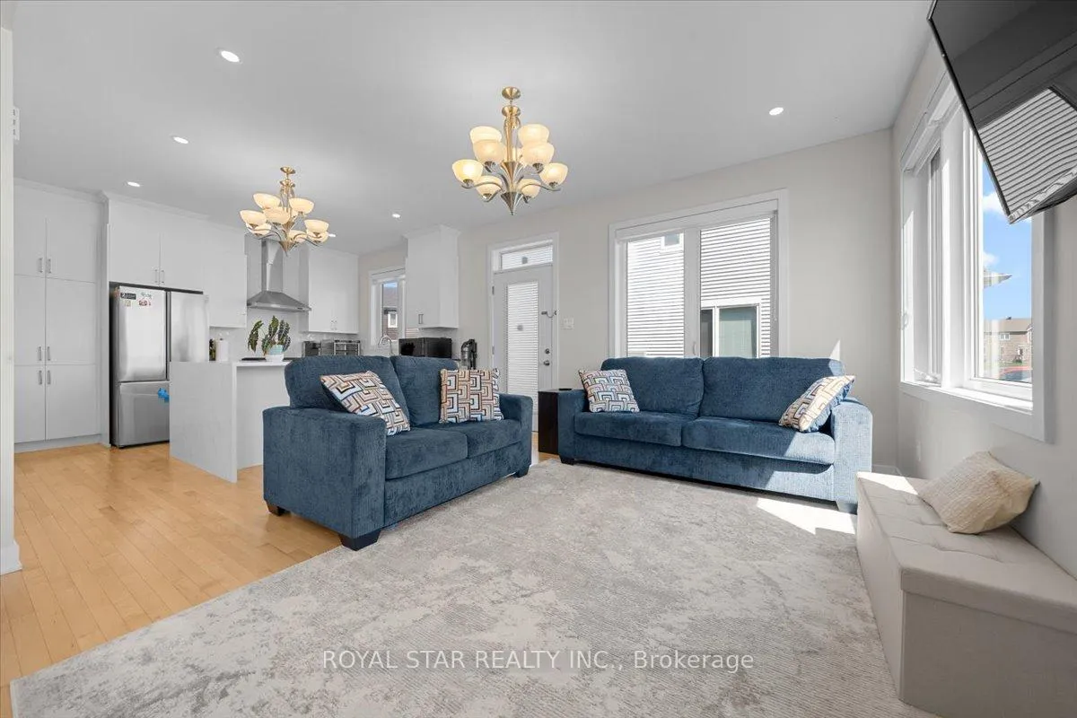 Photo 5 of 2021 Elevation Road, Ottawa, Barrhaven - Half Moon Bay — HOMEH
