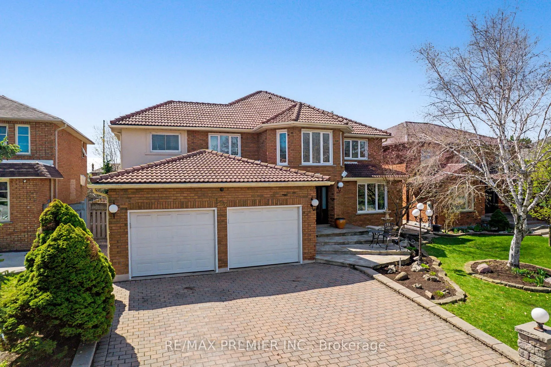 Photo 2 of 112 Bourbon Street, Vaughan, East Woodbridge — HOMEH