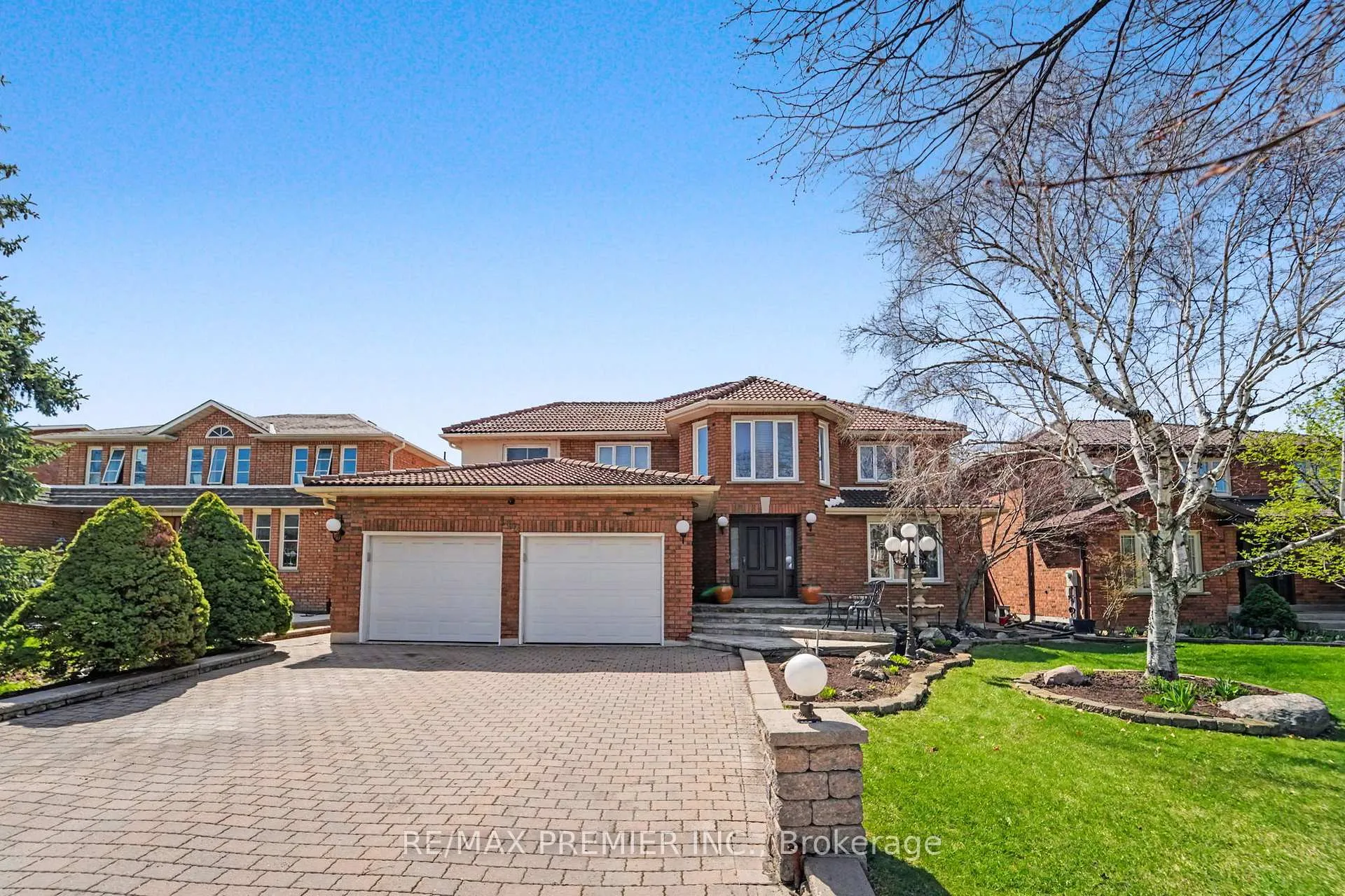 Photo 3 of 112 Bourbon Street, Vaughan, East Woodbridge — HOMEH