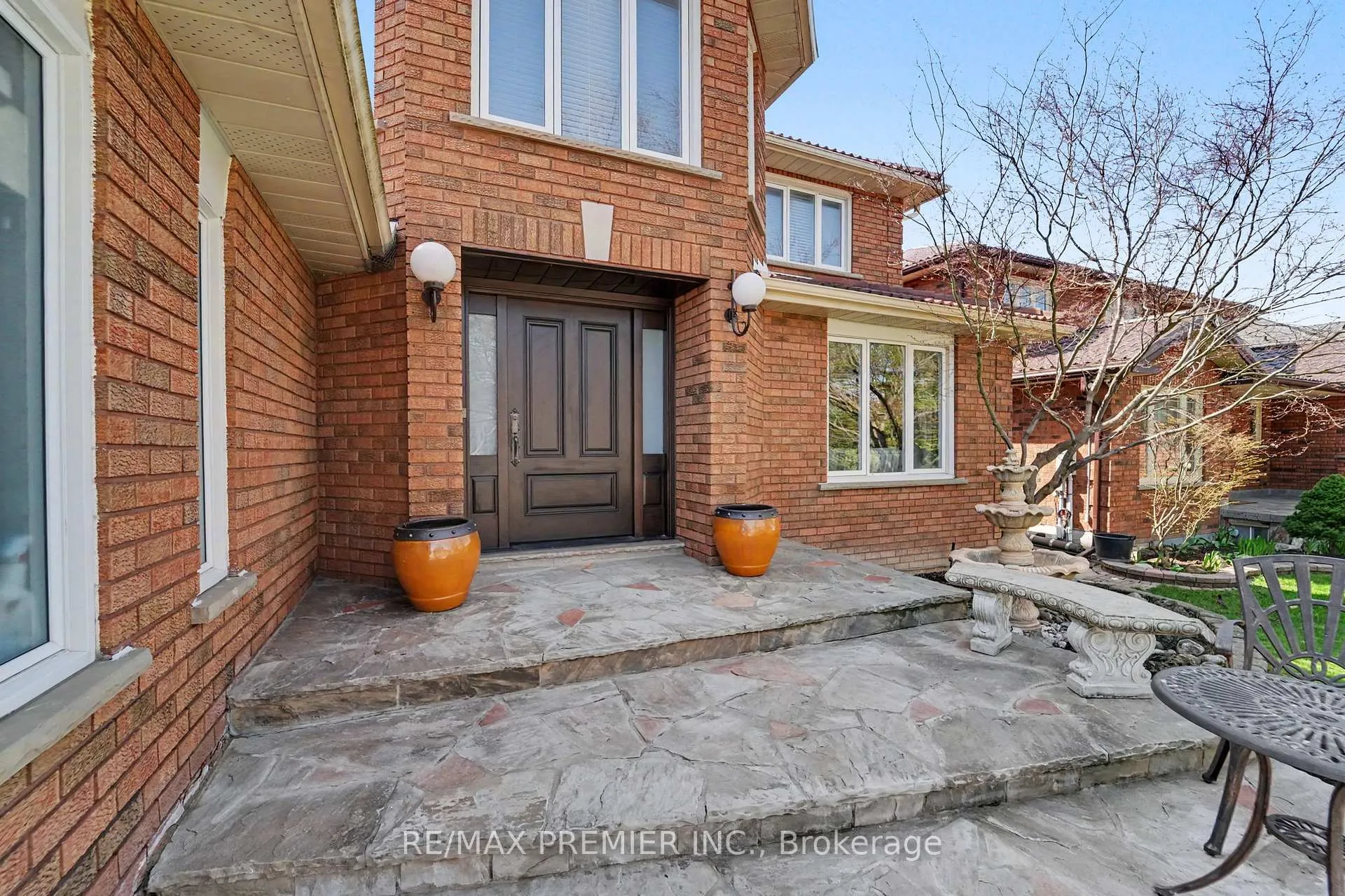 Photo 4 of 112 Bourbon Street, Vaughan, East Woodbridge — HOMEH