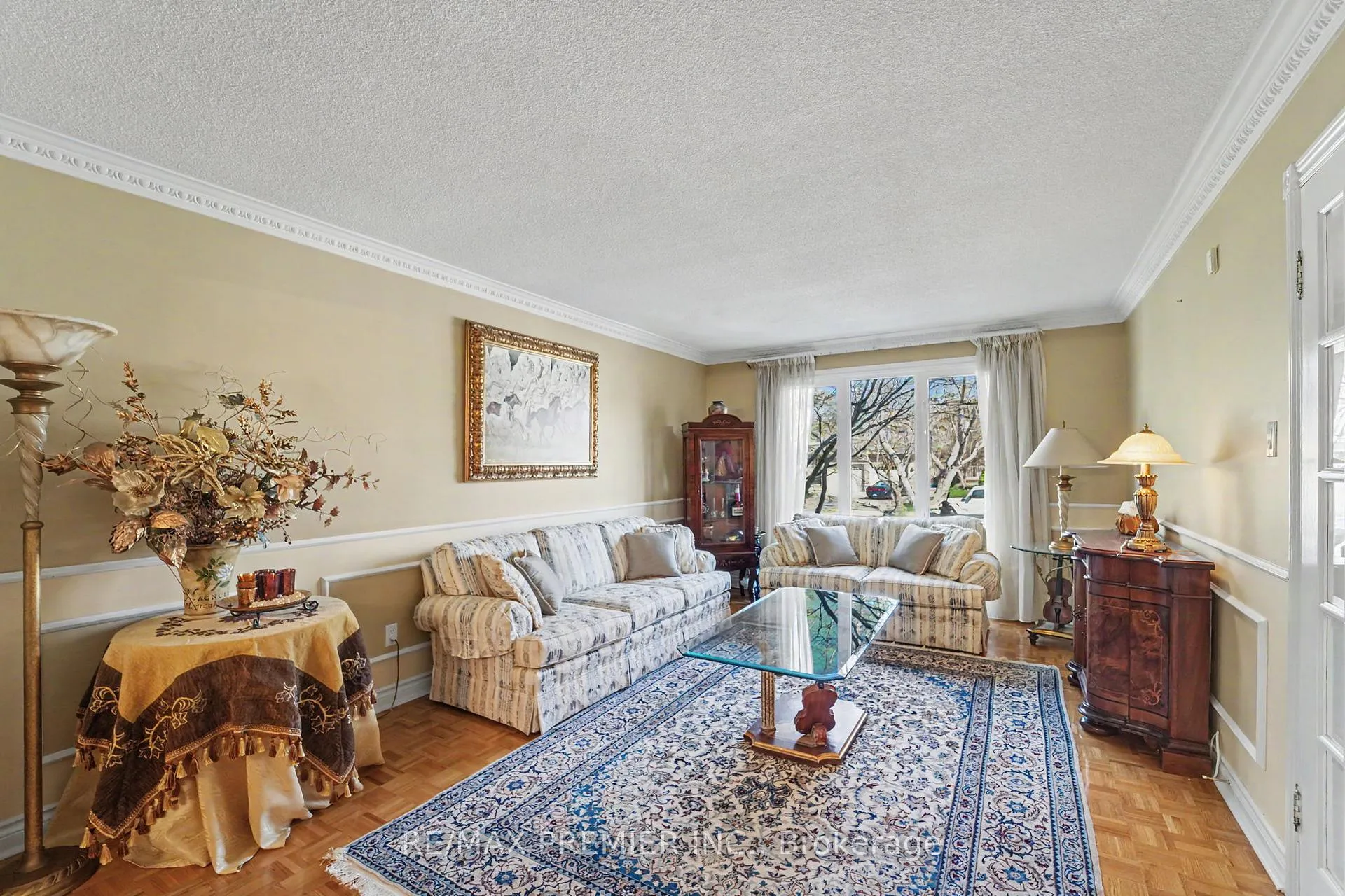 Photo 6 of 112 Bourbon Street, Vaughan, East Woodbridge — HOMEH