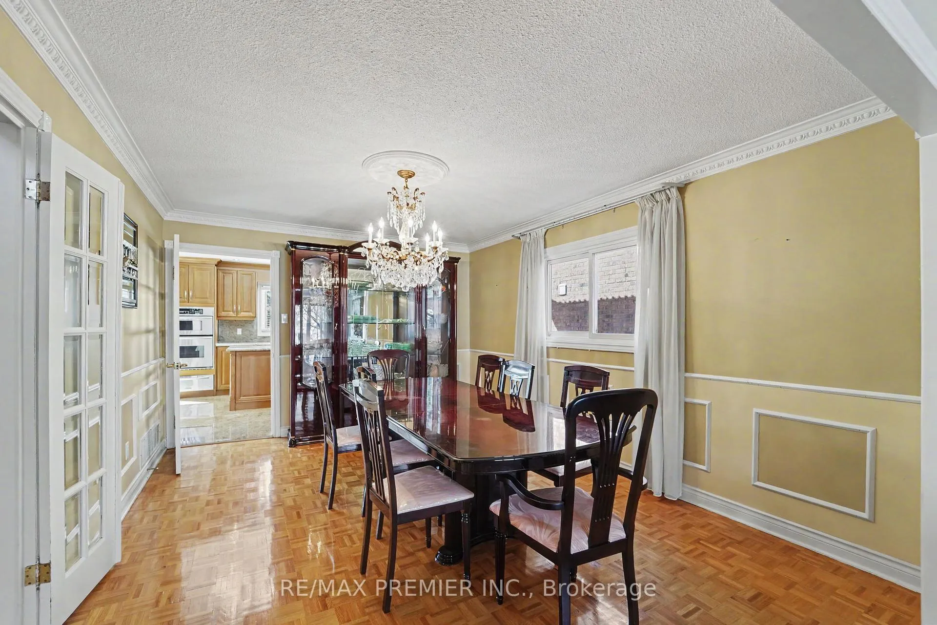 Photo 7 of 112 Bourbon Street, Vaughan, East Woodbridge — HOMEH
