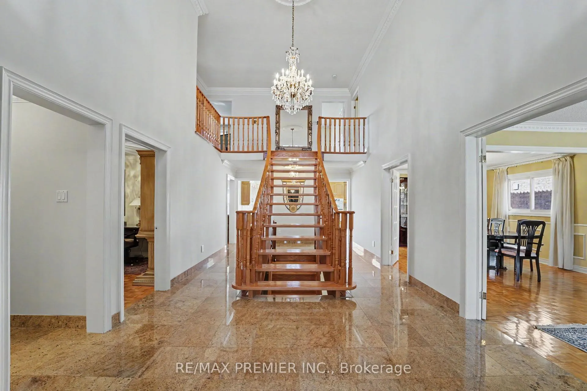 Photo 10 of 112 Bourbon Street, Vaughan, East Woodbridge — HOMEH