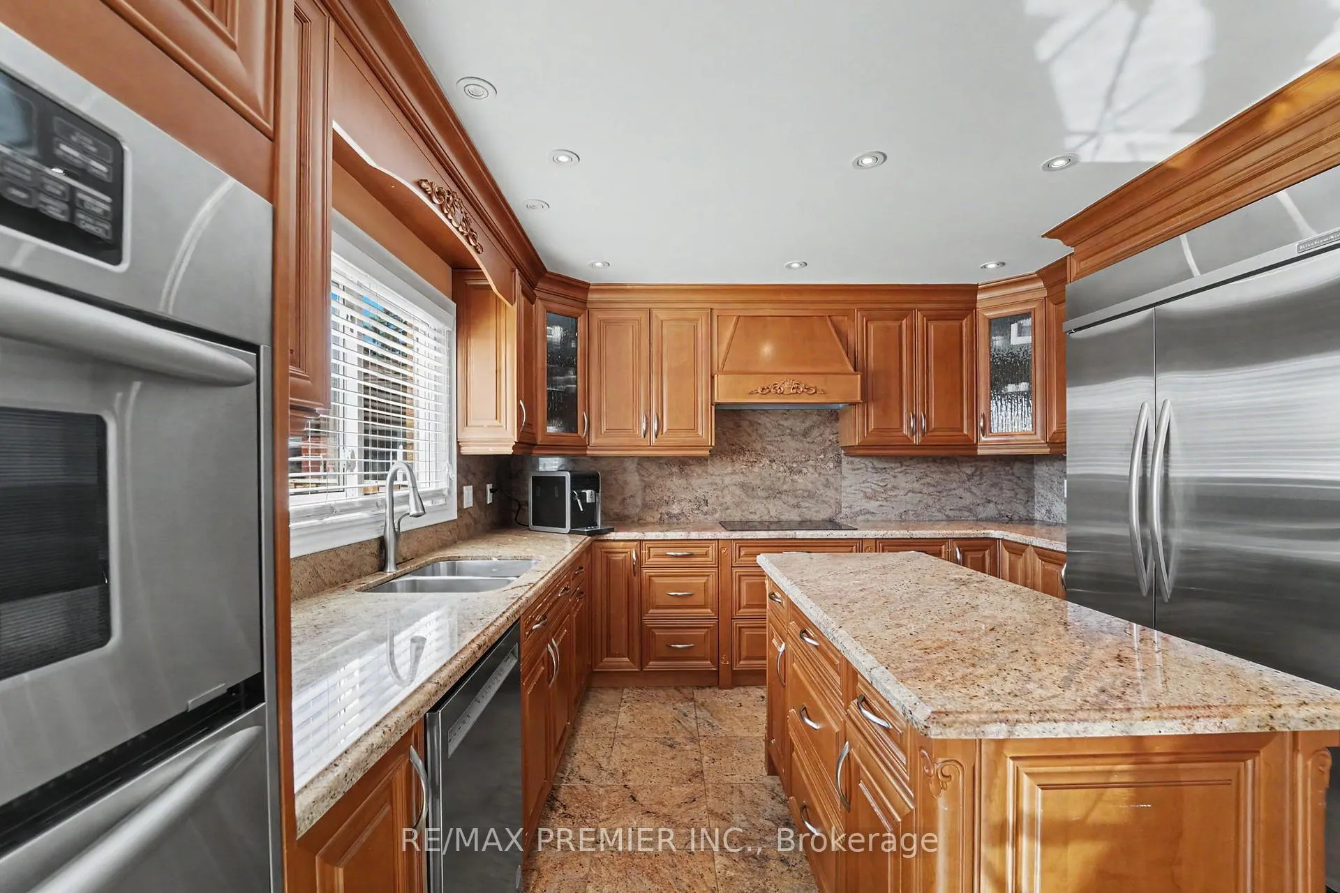 Photo 11 of 112 Bourbon Street, Vaughan, East Woodbridge — HOMEH