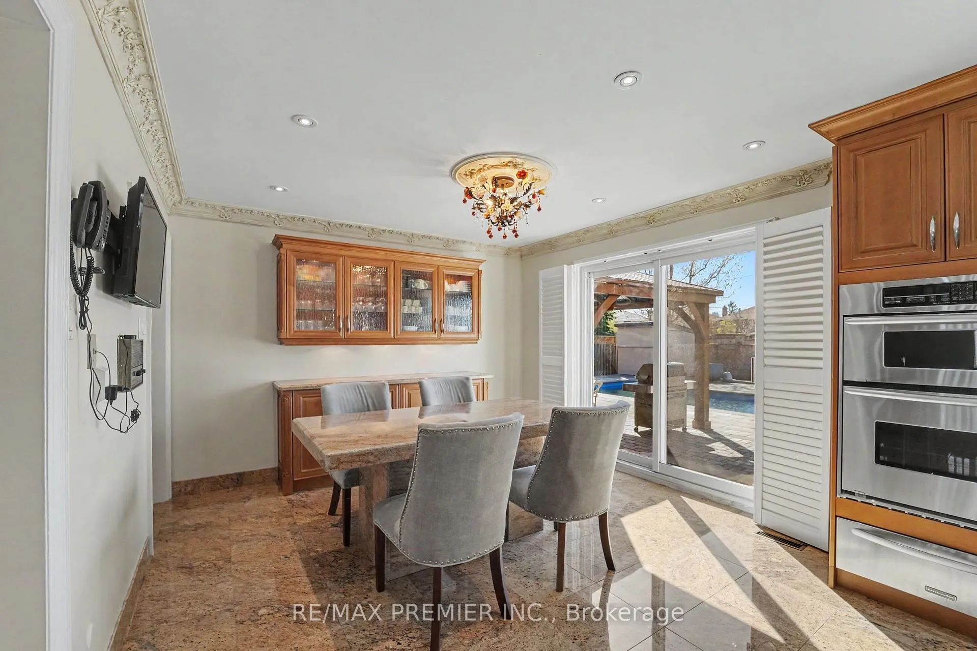 Photo 14 of 112 Bourbon Street, Vaughan, East Woodbridge — HOMEH