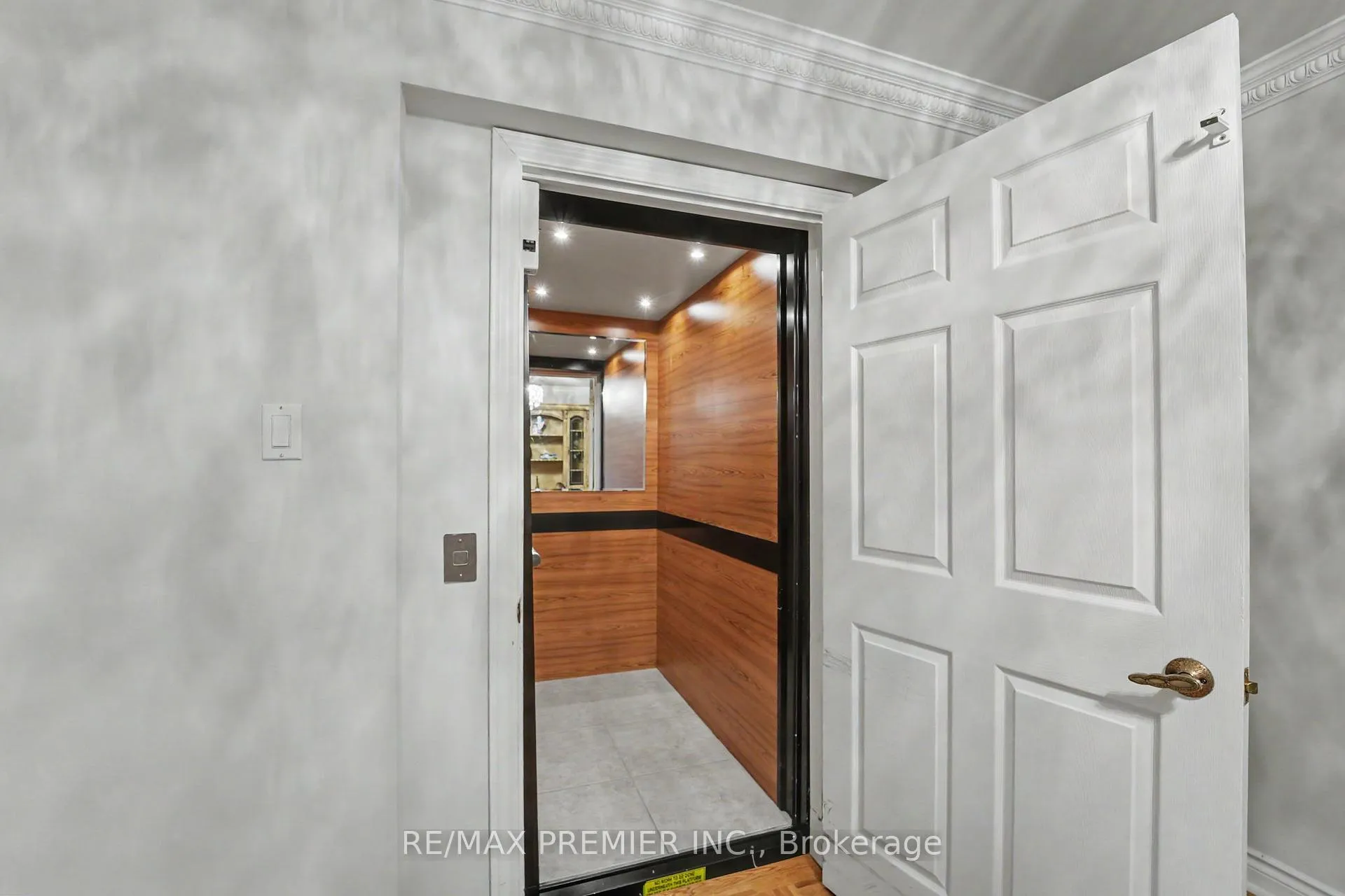 Photo 17 of 112 Bourbon Street, Vaughan, East Woodbridge — HOMEH