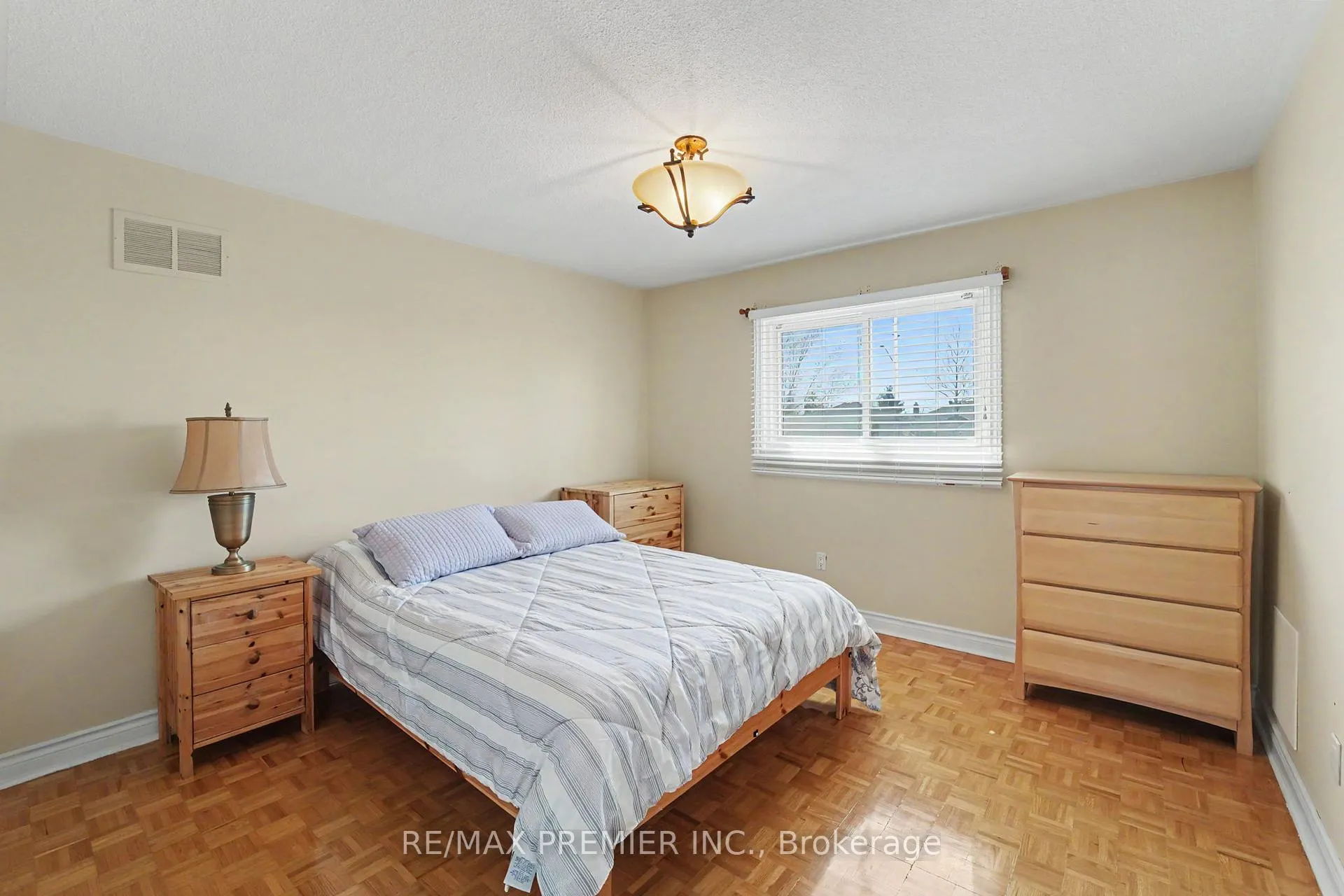 Photo 25 of 112 Bourbon Street, Vaughan, East Woodbridge — HOMEH
