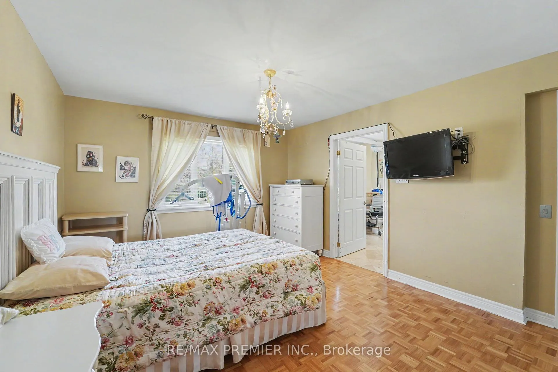 Photo 27 of 112 Bourbon Street, Vaughan, East Woodbridge — HOMEH