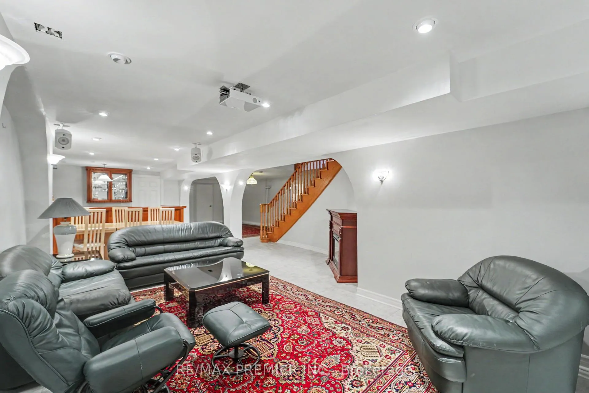 Photo 37 of 112 Bourbon Street, Vaughan, East Woodbridge — HOMEH