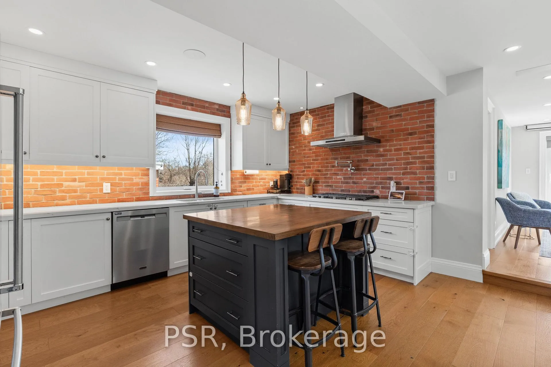 Photo 2 of 176 Troy Street, Mississauga, Mineola — HOMEH