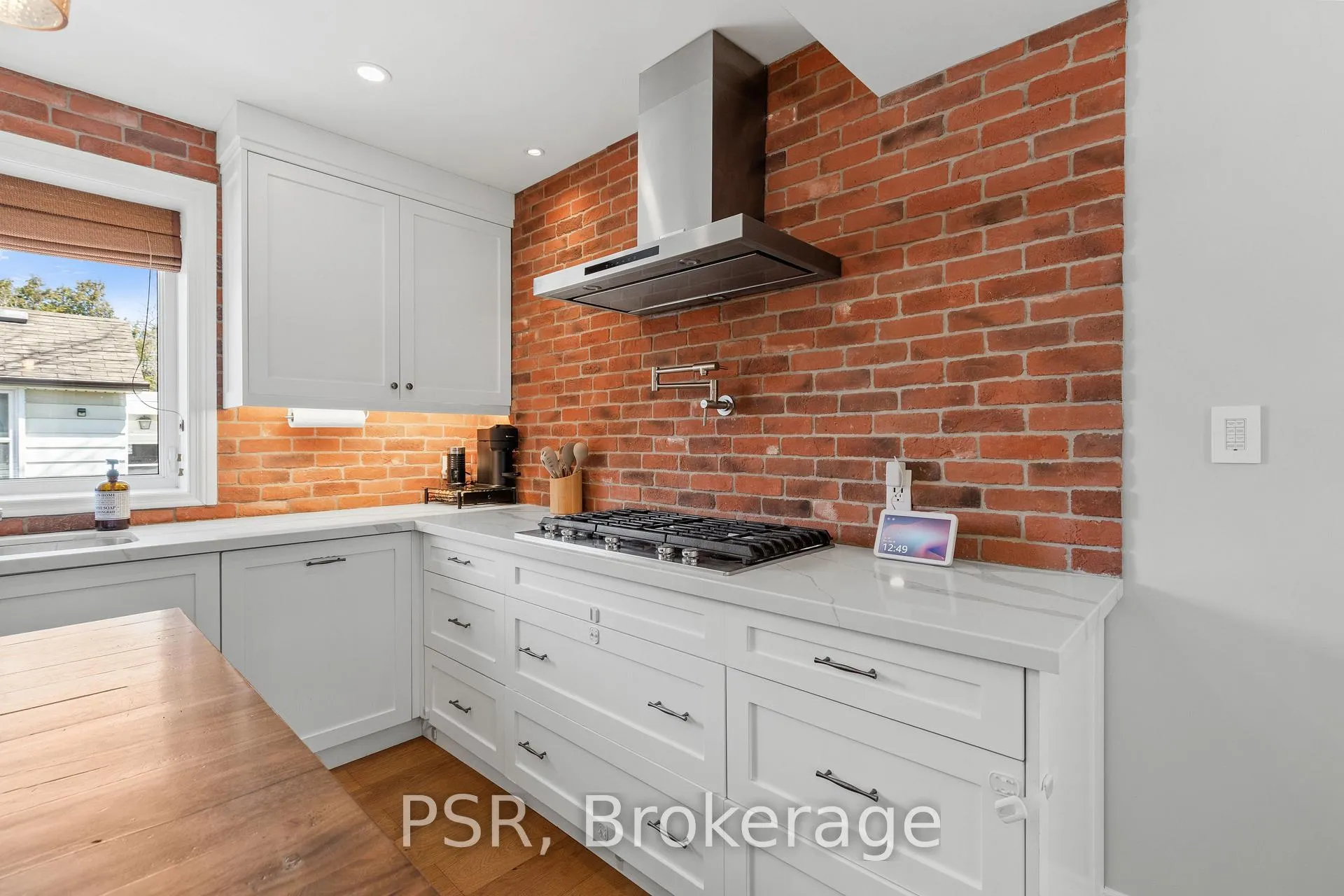 Photo 3 of 176 Troy Street, Mississauga, Mineola — HOMEH