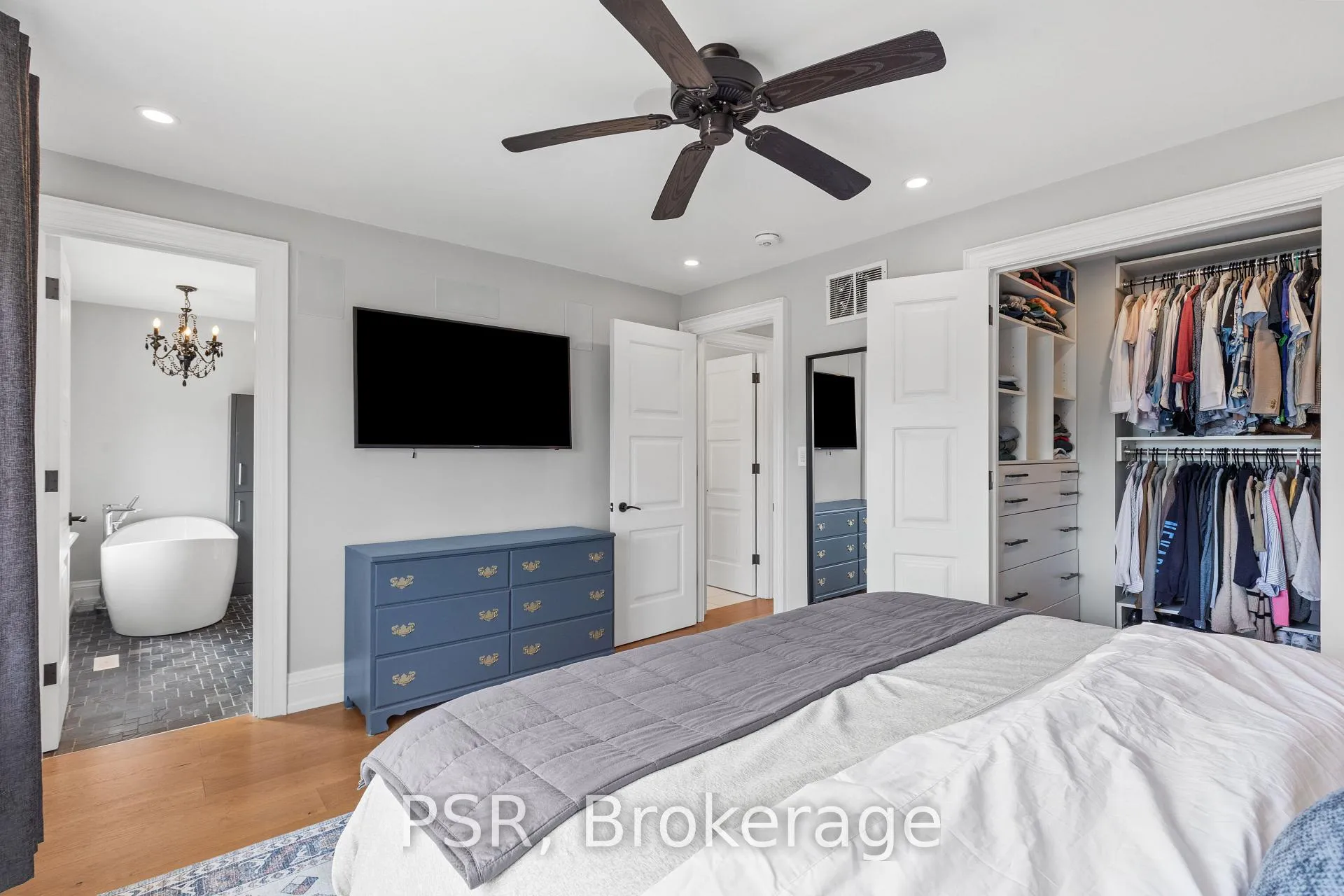 Photo 15 of 176 Troy Street, Mississauga, Mineola — HOMEH