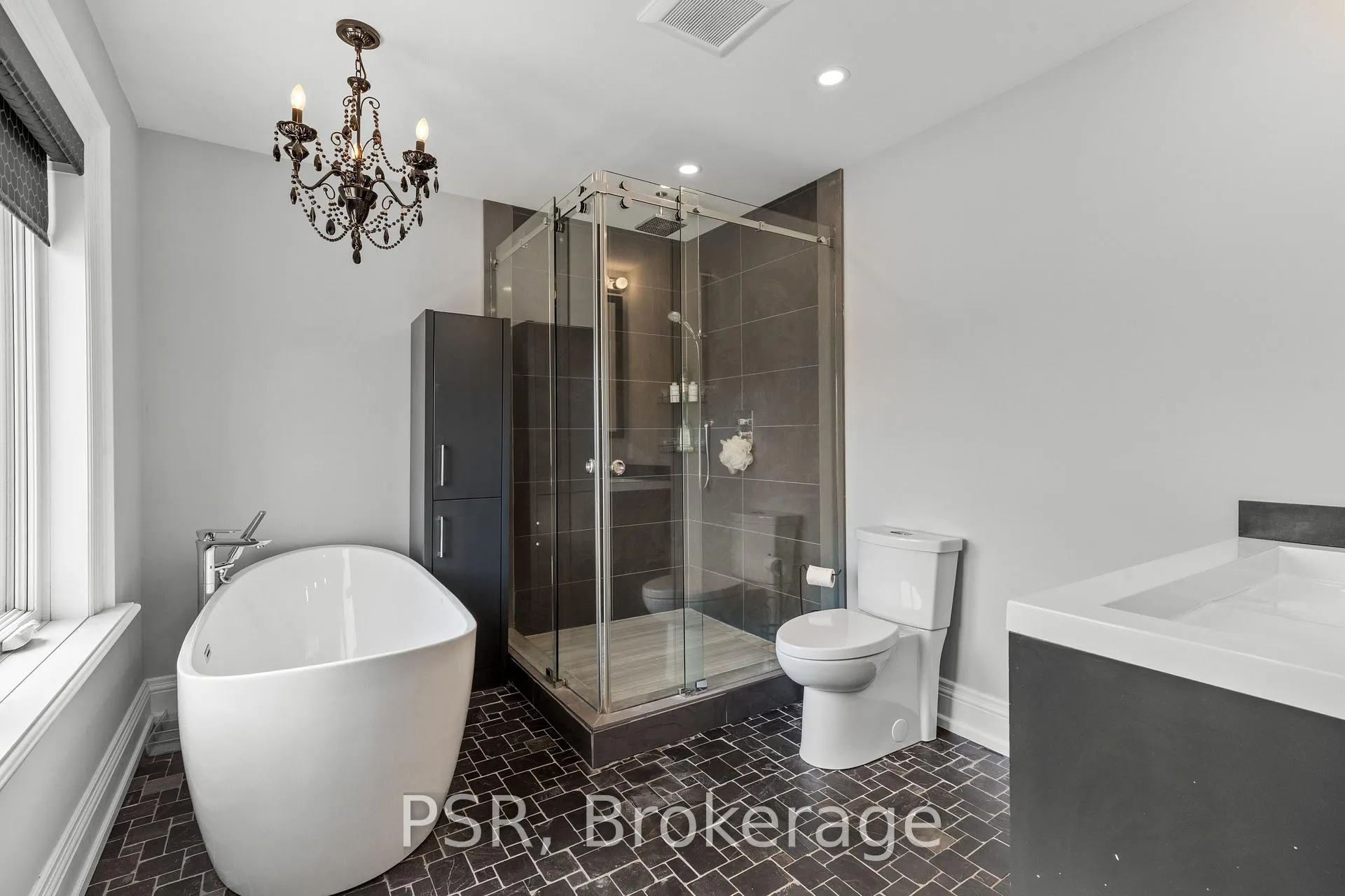 Photo 16 of 176 Troy Street, Mississauga, Mineola — HOMEH
