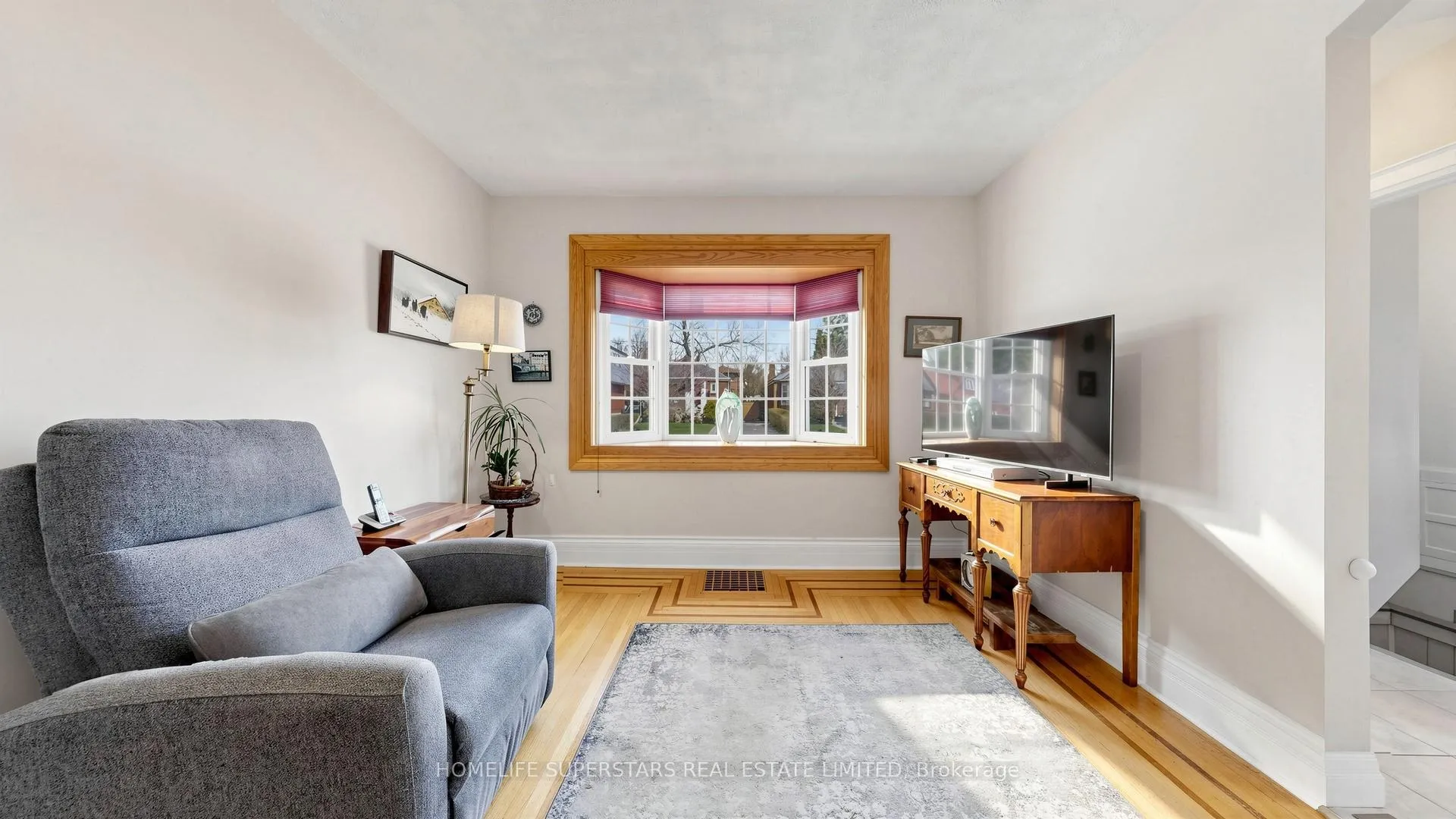 Photo 6 of 61 Albani Street, Etobicoke, Mimico — HOMEH