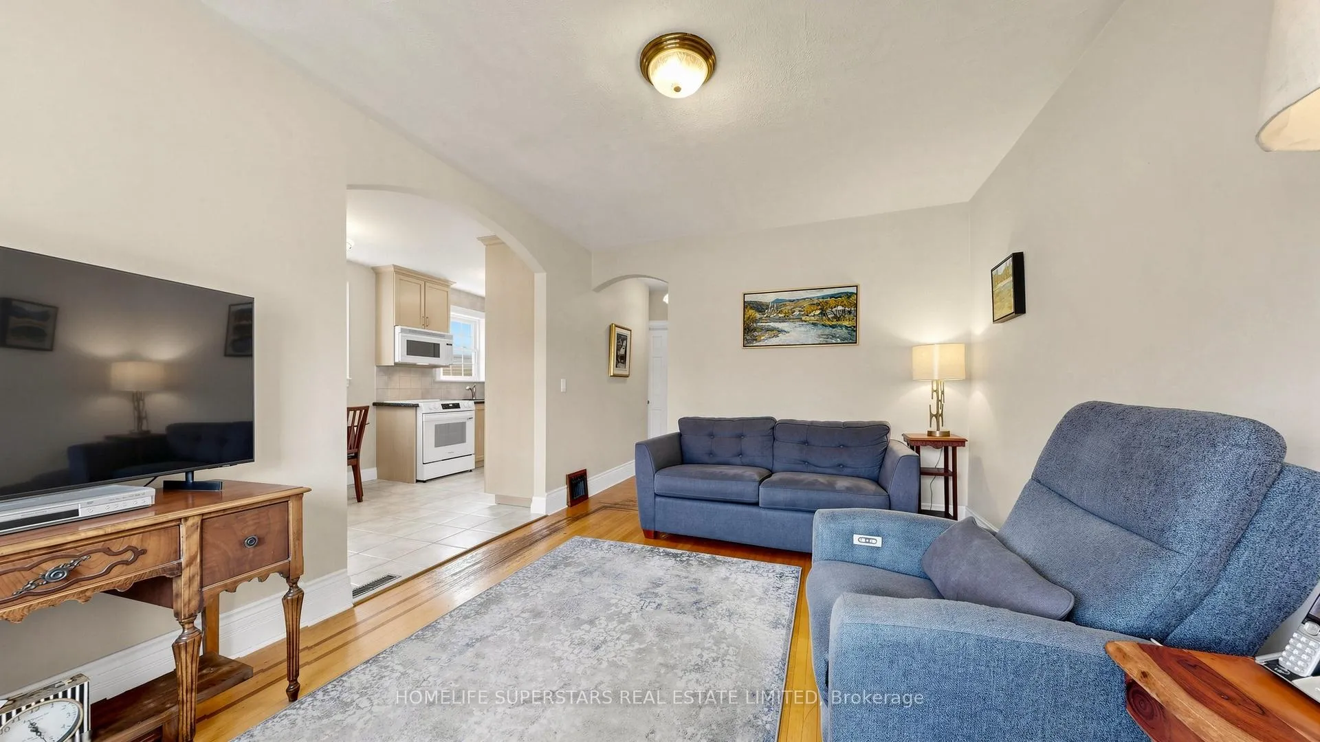 Photo 10 of 61 Albani Street, Etobicoke, Mimico — HOMEH