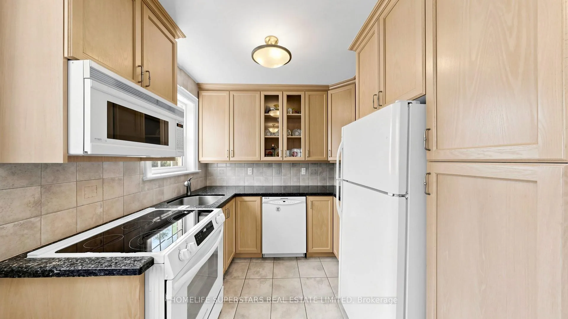 Photo 11 of 61 Albani Street, Etobicoke, Mimico — HOMEH