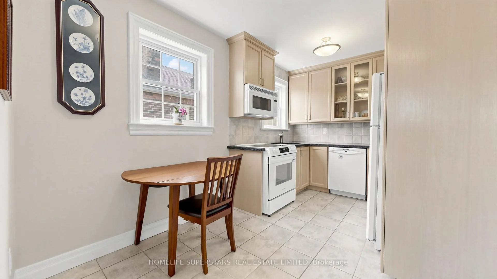 Photo 15 of 61 Albani Street, Etobicoke, Mimico — HOMEH