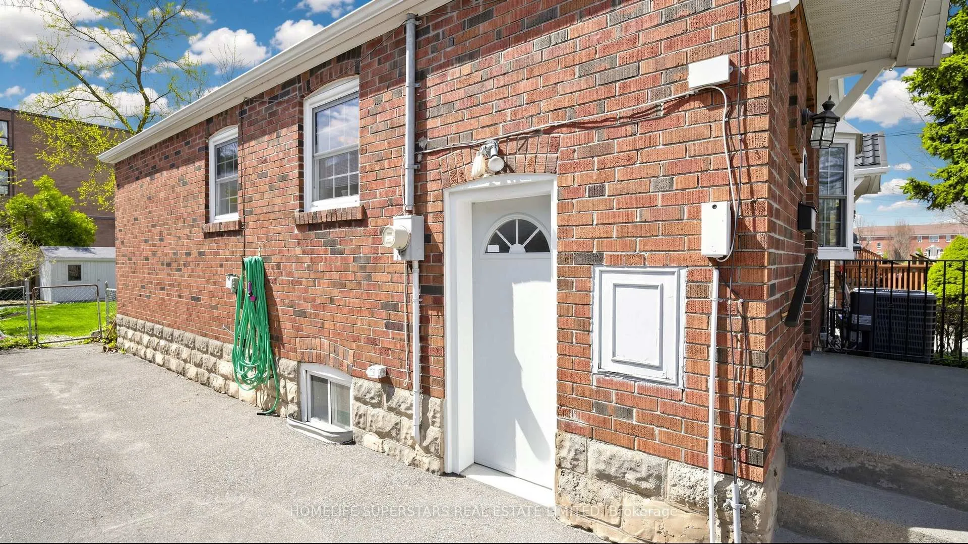 Photo 47 of 61 Albani Street, Etobicoke, Mimico — HOMEH