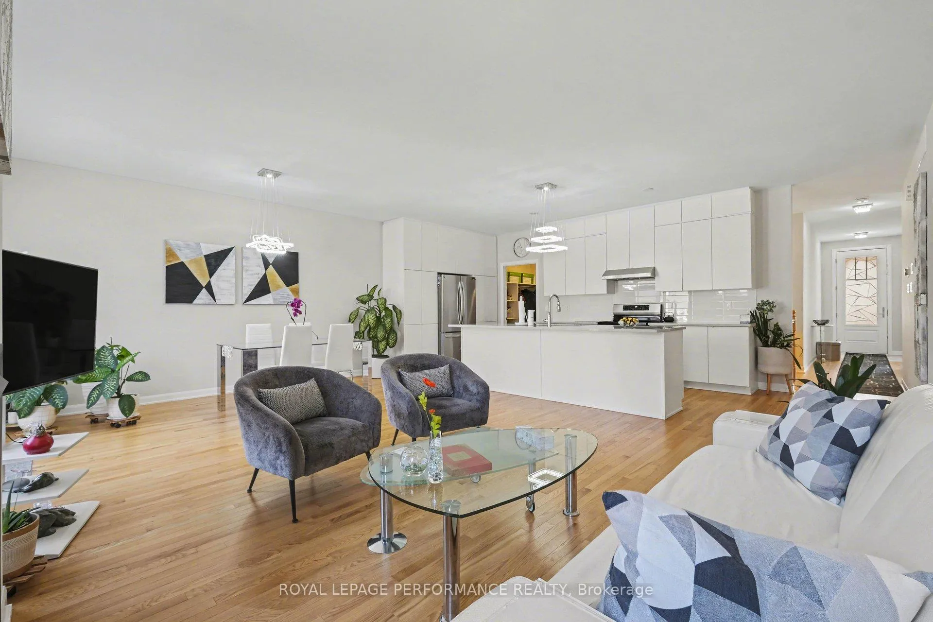 Photo 5 of 791 Coast Circle, Ottawa, Mahogany Community — HOMEH