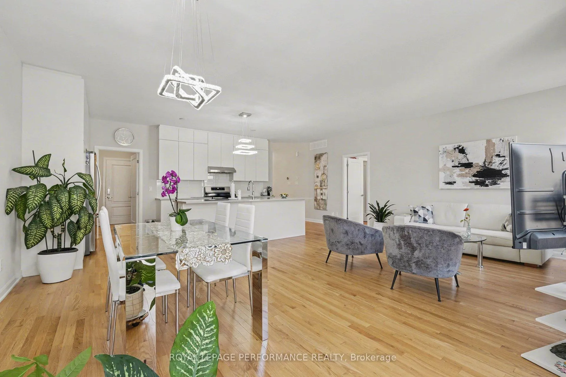 Photo 6 of 791 Coast Circle, Ottawa, Mahogany Community — HOMEH