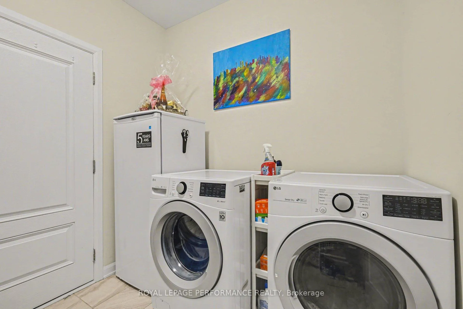 Photo 14 of 791 Coast Circle, Ottawa, Mahogany Community — HOMEH